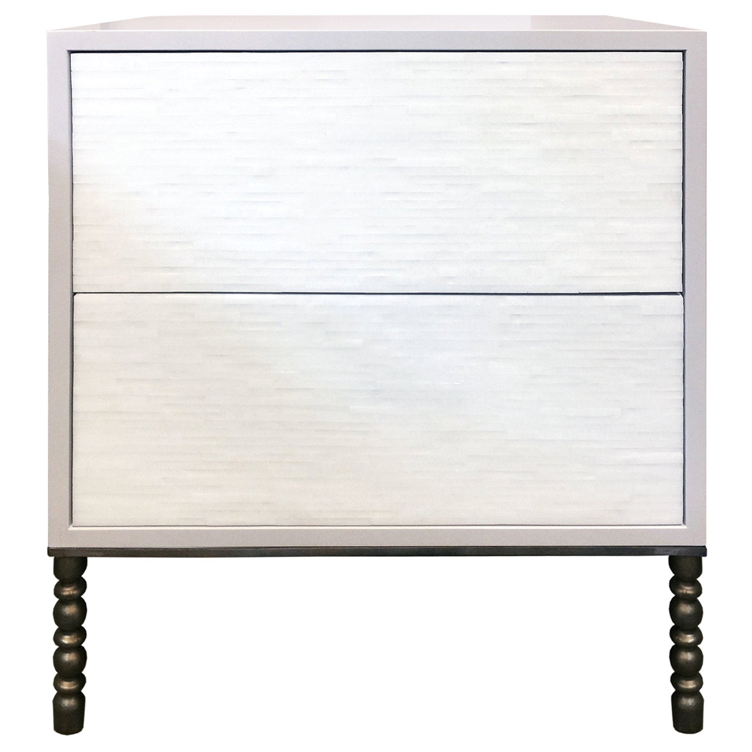 Moderner 2-Schubladen-Nachttisch mit Streifen und Sockel im Vintage-Stil von Ercole Home