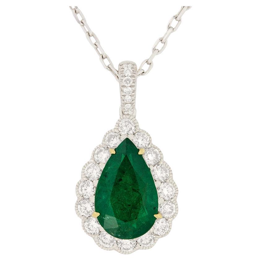 Modern 2.00ct Emerald and Diamond Necklace