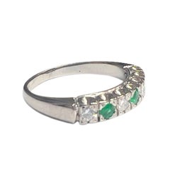 Modern 20th Century  Diamond and Emerald gold Ring