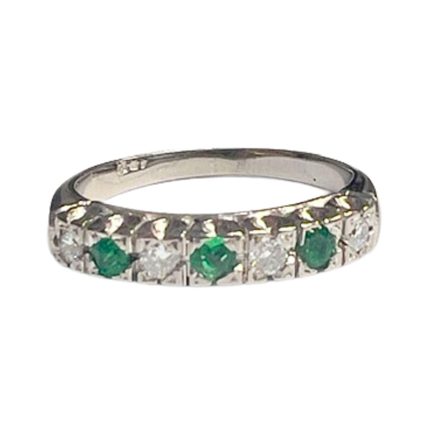 Women's Modern 20th Century  Diamond and Emerald gold Ring For Sale