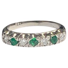 Modern 20th Century  Diamond and Emerald gold Ring