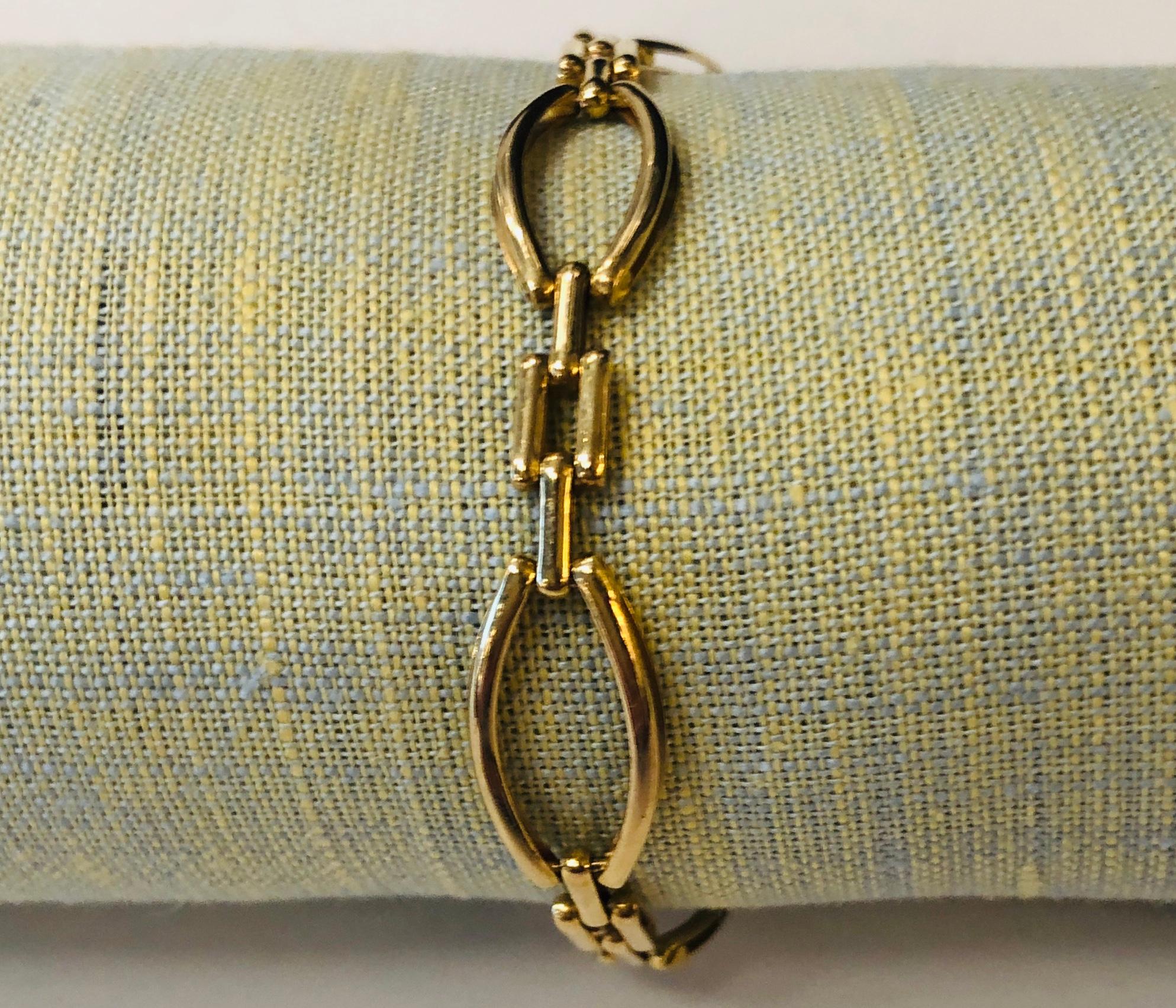 Classic Stamped Italian 14-Karat Horse Bit Chain Link Bracelet with Claw Clasp In Good Condition For Sale In Houston, TX