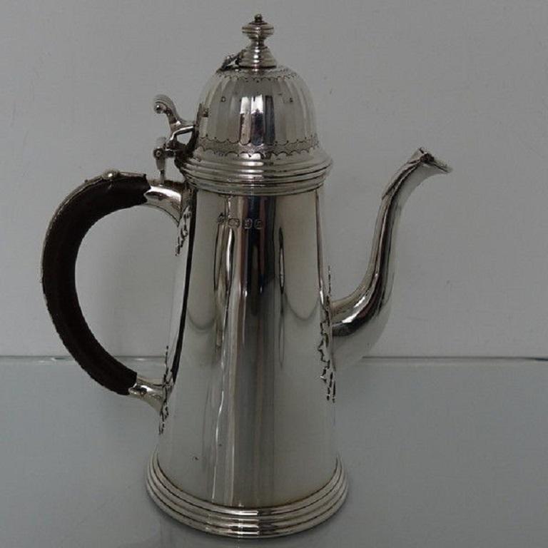 British Modern 20th Century Sterling Silver Tea & Coffee Set London 1968 Richard Comyns For Sale