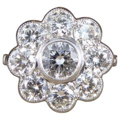 Modern 2.10 Carat Total Diamond Daisy Cluster Ring Set in Platinum