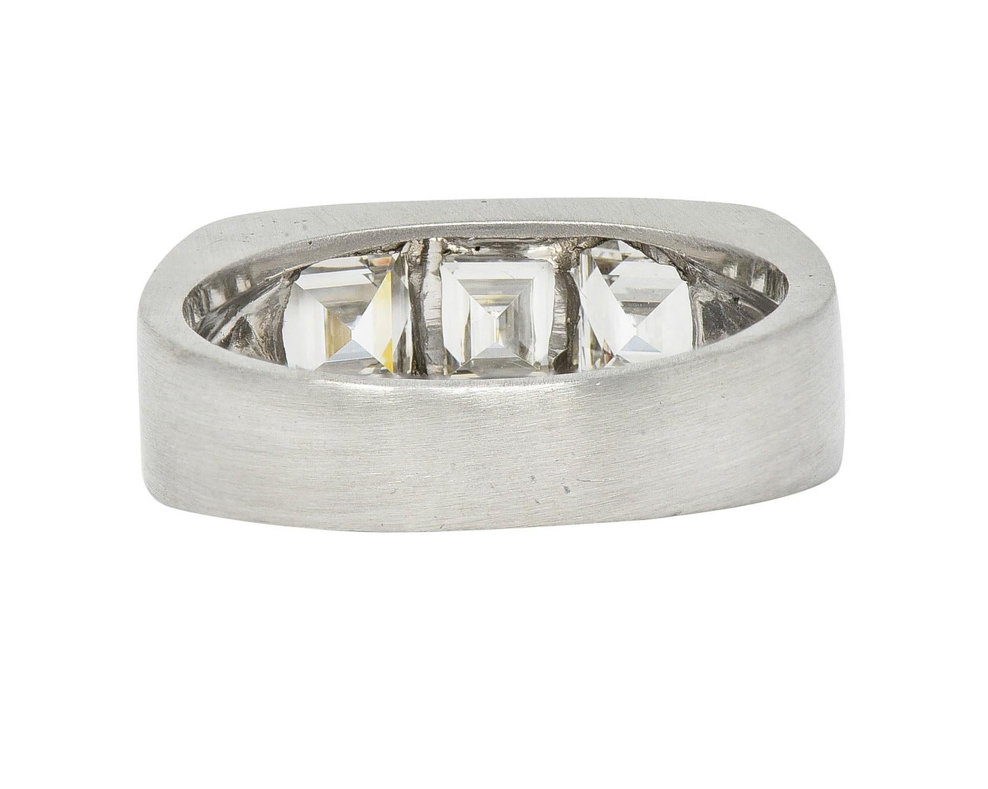Moderner moderner 2.82 CTW Step Cut Diamant Platin Unisex Vintage Kanal-Ring im Angebot 1