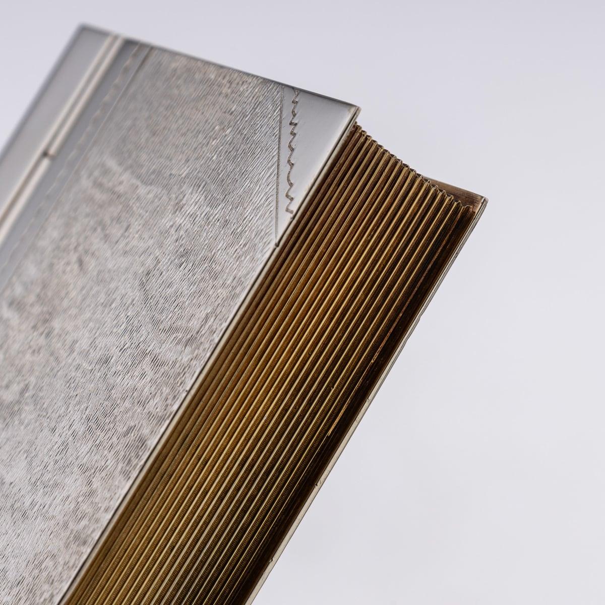 Scatola per sigari moderna a forma di libro in argento massiccio del 21° secolo, Londra c.2015 in vendita 7