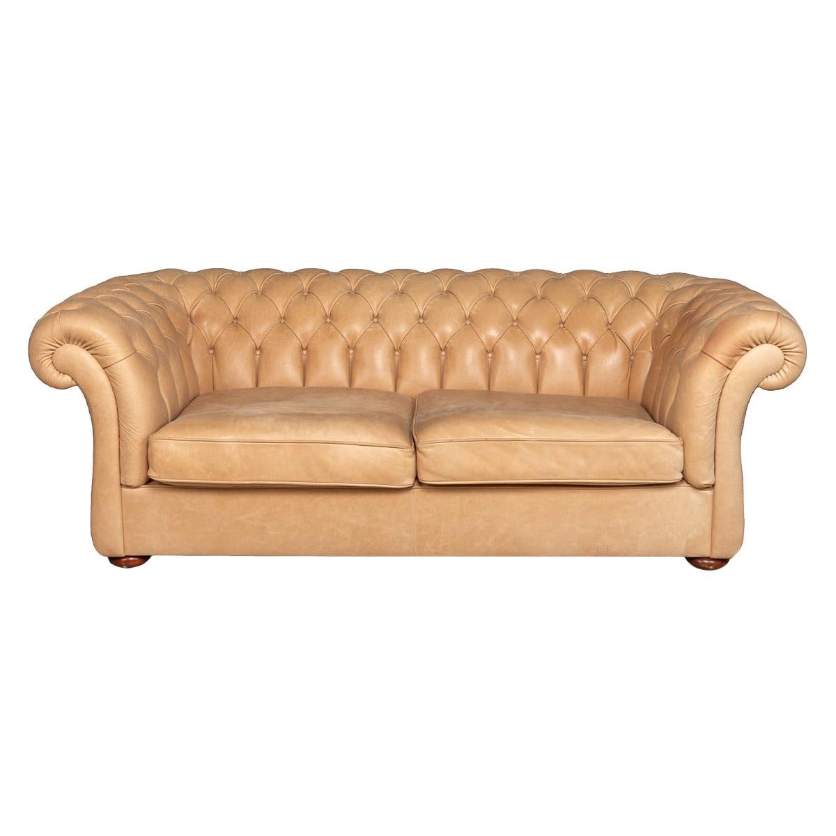 Modern 21st Century Handmade Chesterfield Sofa in White Leather For Sale