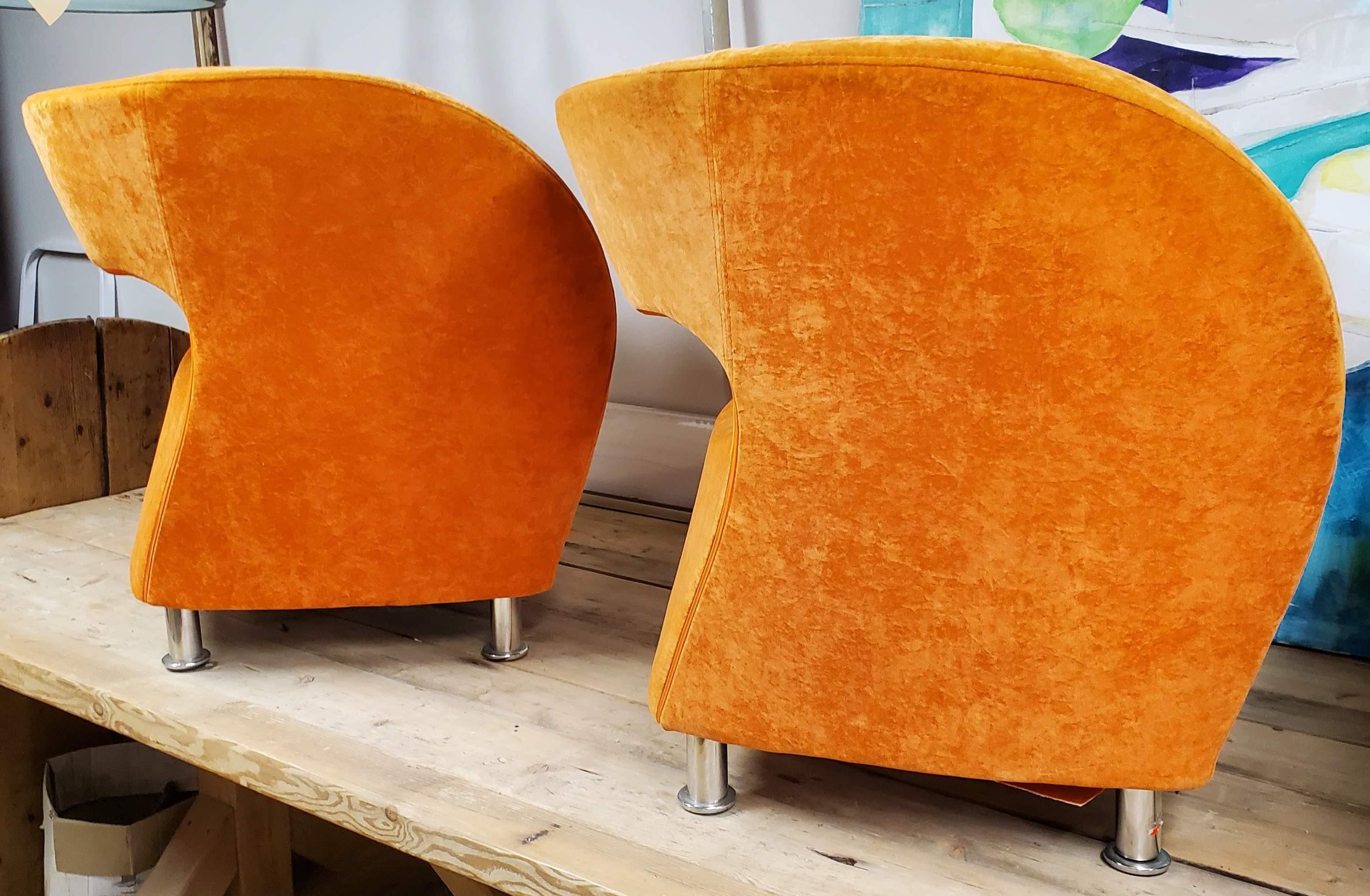 Pair of Salazar 21st century Modern style lounge club chairs. Barrel tube design for a comfortable seat. Living room, bedroom or office. Circa 2000s.
Measures: 27” H 26” W 28” D.
  