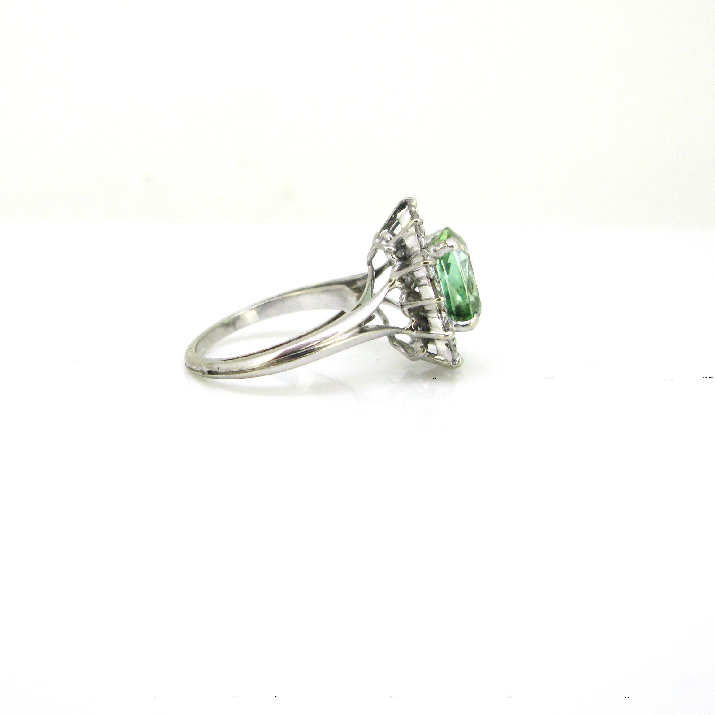 Modern 2.26ct Mint Tourmaline & Diamonds Ring, 18kt White Gold and Platinum In Good Condition In London, GB