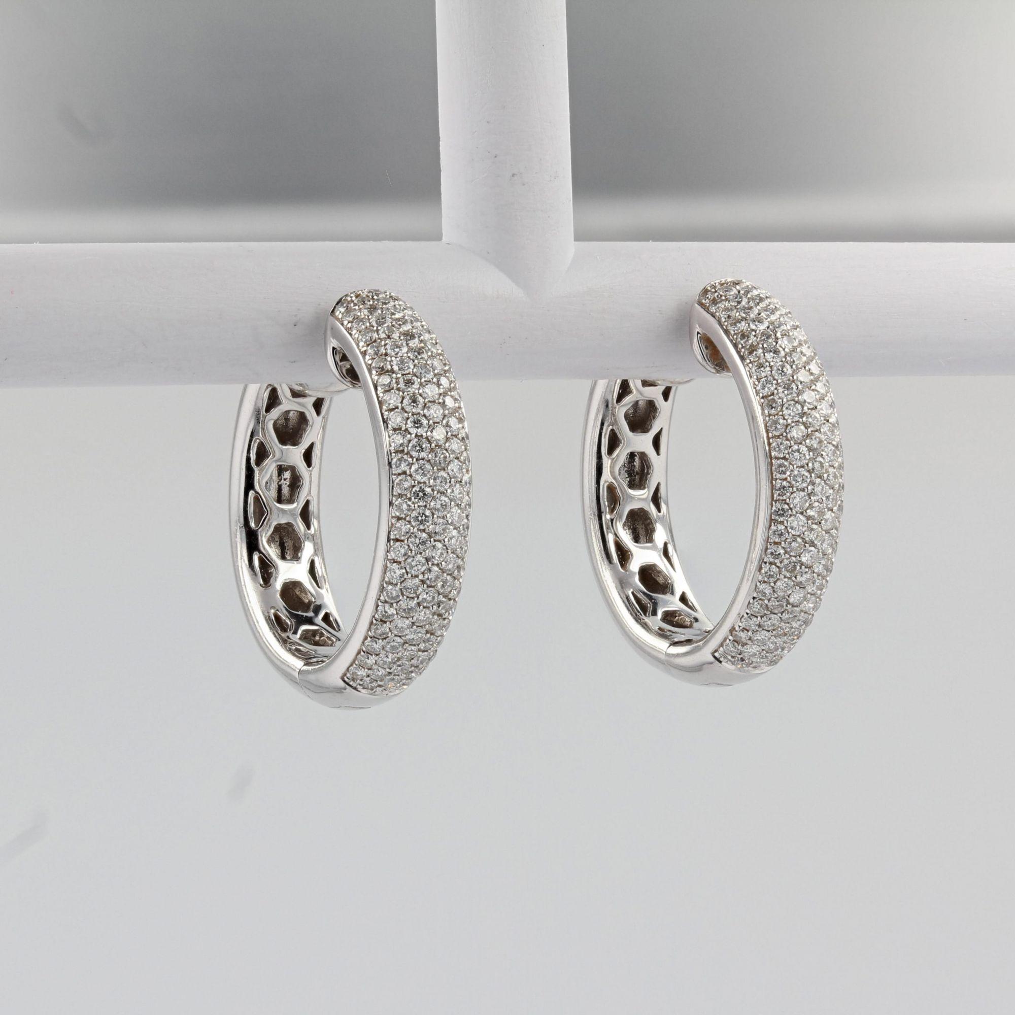 Women's Modern 2.30 Carat Diamonds 18 Karat White Gold Earrings For Sale