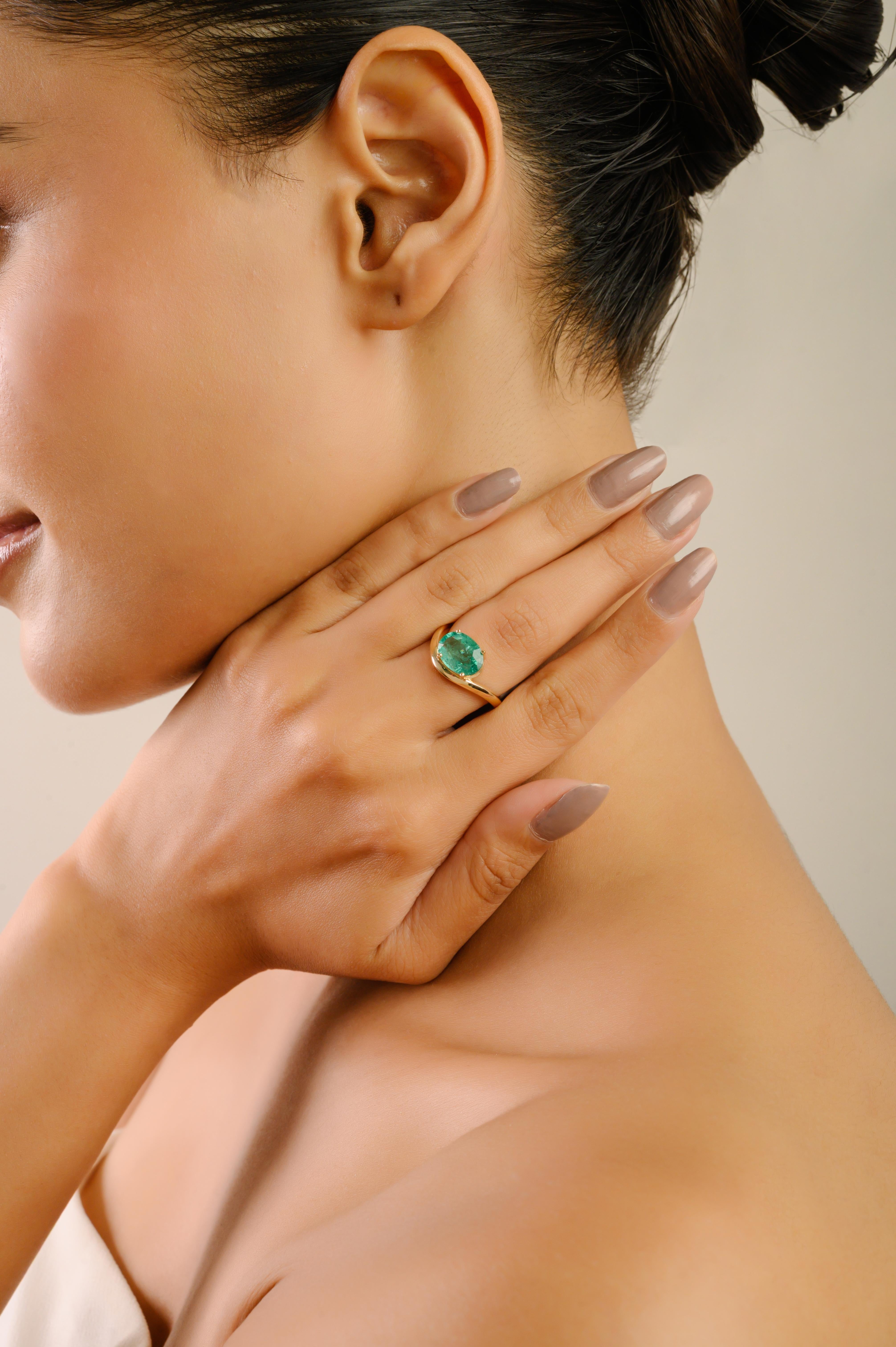 En venta: Moderno Anillo Solitario Ovalado de Esmeralda de 2,43 qt en Oro Amarillo de 14 quilates Regalo para Ella  4