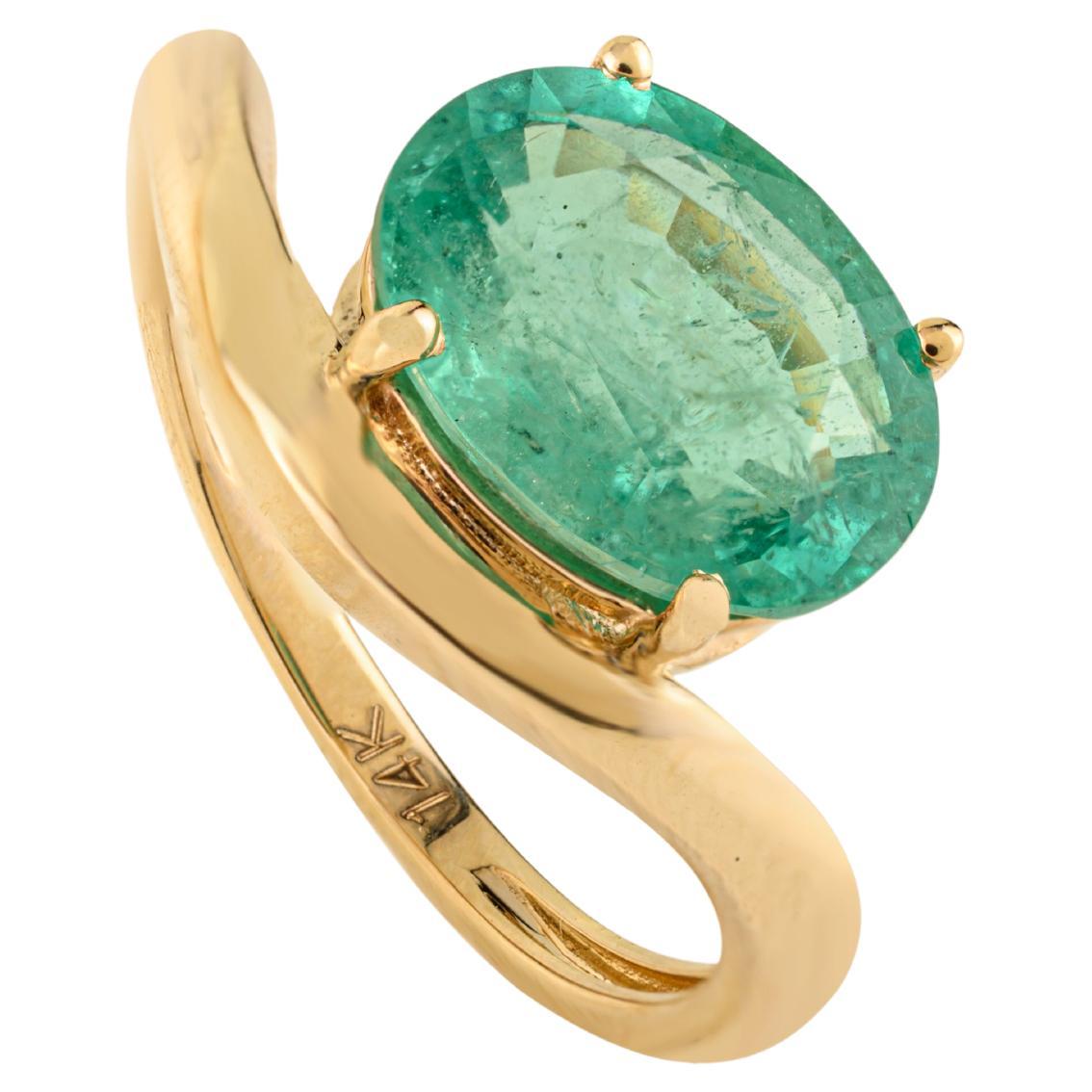 Bague moderne 2.43Ct Oval Emerald Solitaire Wave en or jaune 14K Cadeau pour Elle