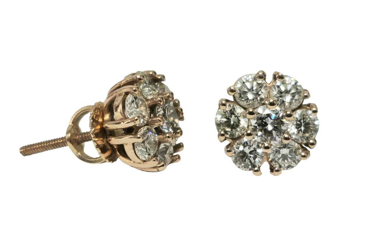 Eleg est d'une élégance inégalée avec ces nouveaux clous d'oreilles à grappes de diamants de style moderne, méticuleusement réalisés en luxueux or rose 14 carats. Ornés d'un total de 2,50 carats de diamants ronds de taille brillant, chacun affichant