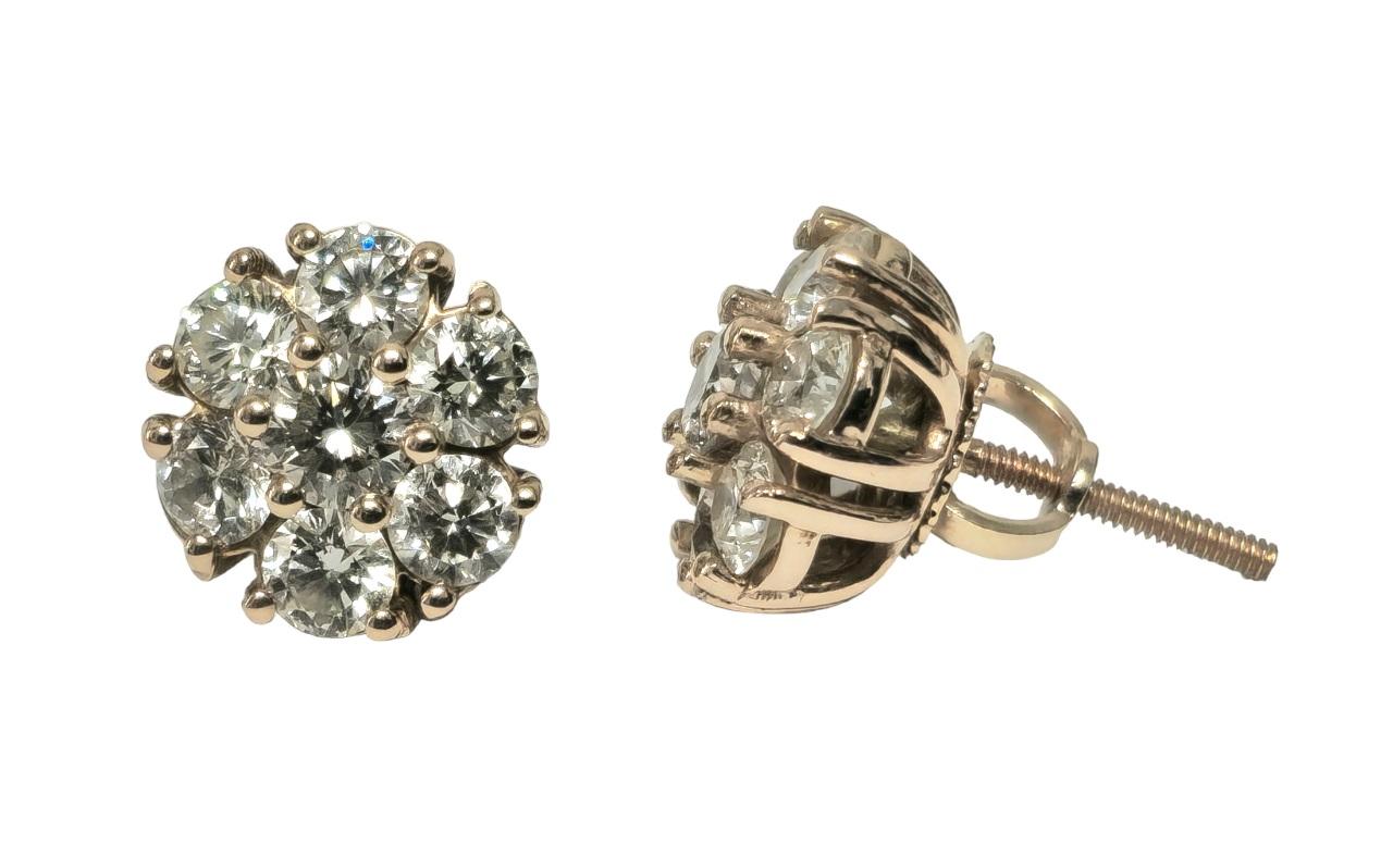 Taille ronde Clous d'oreilles modernes en or rose 14 carats avec diamants en grappe de 2,50 carats VVS en vente