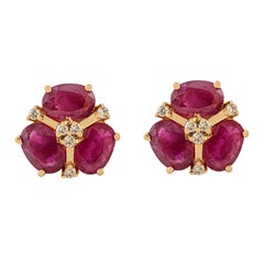 Boucles d
oreilles modernes en or jaune 14 carats de 2,98 ct de rubis naturel et de diamants en grappe