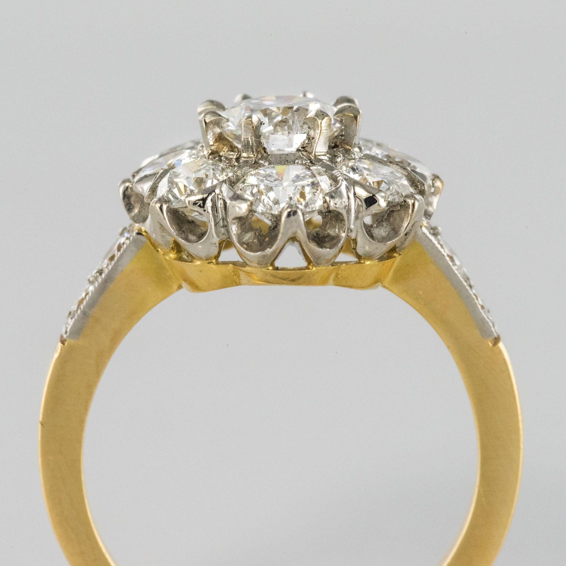 Modern 3, 18 Carats Diamonds 18 Karat Yellow Gold Platinum Daisy Ring For Sale 7