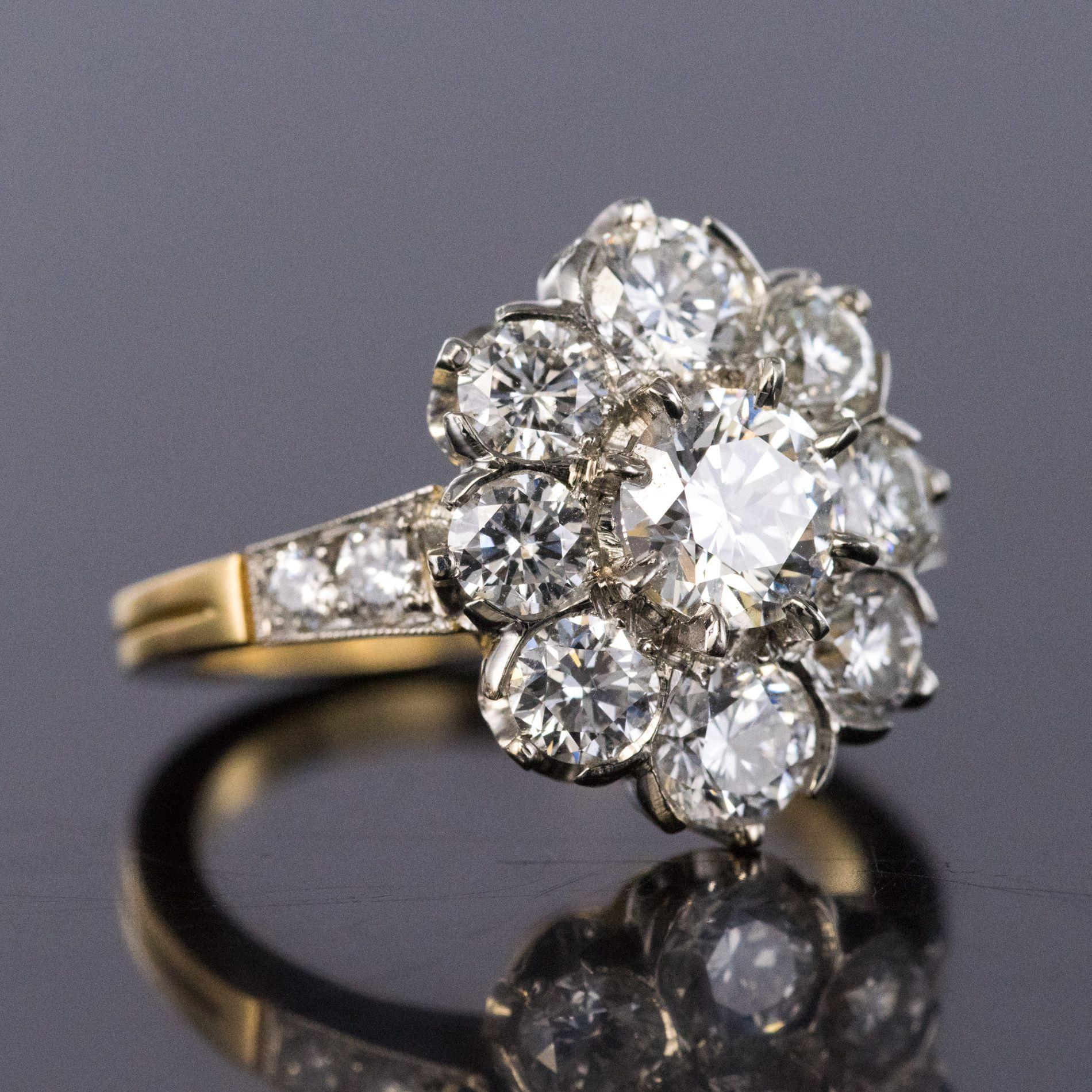 Modern 3, 18 Carats Diamonds 18 Karat Yellow Gold Platinum Daisy Ring In New Condition For Sale In Poitiers, FR