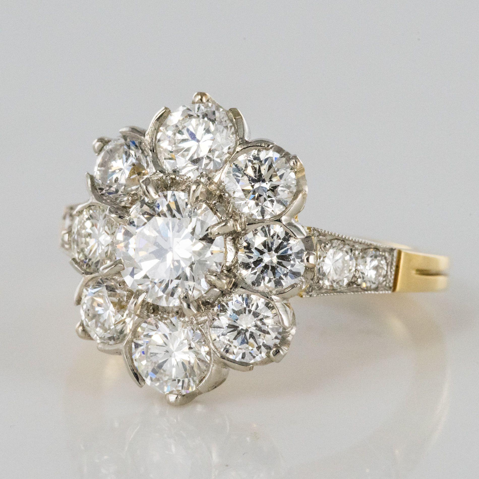 Modern 3, 18 Carats Diamonds 18 Karat Yellow Gold Platinum Daisy Ring For Sale 1