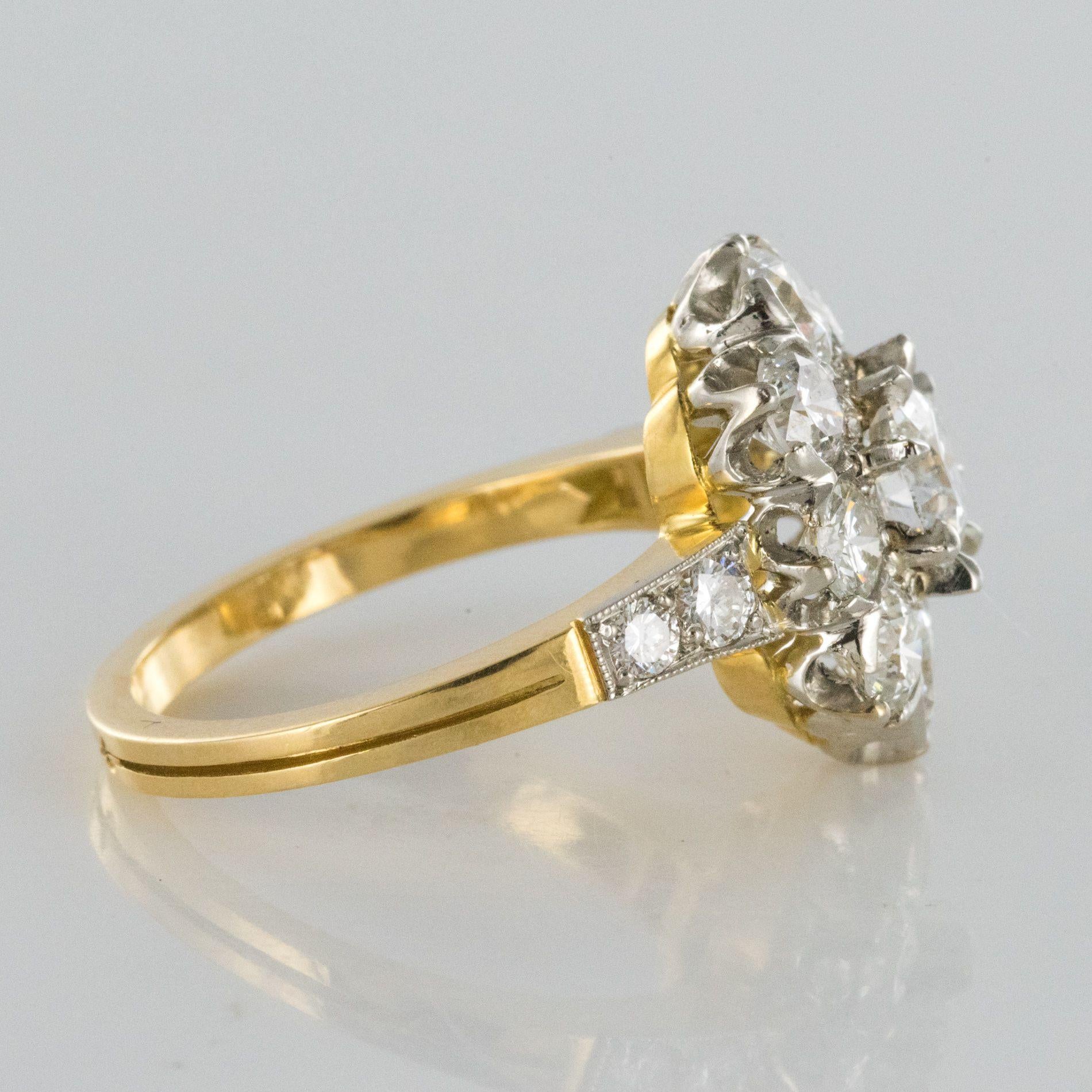 Modern 3, 18 Carats Diamonds 18 Karat Yellow Gold Platinum Daisy Ring For Sale 3