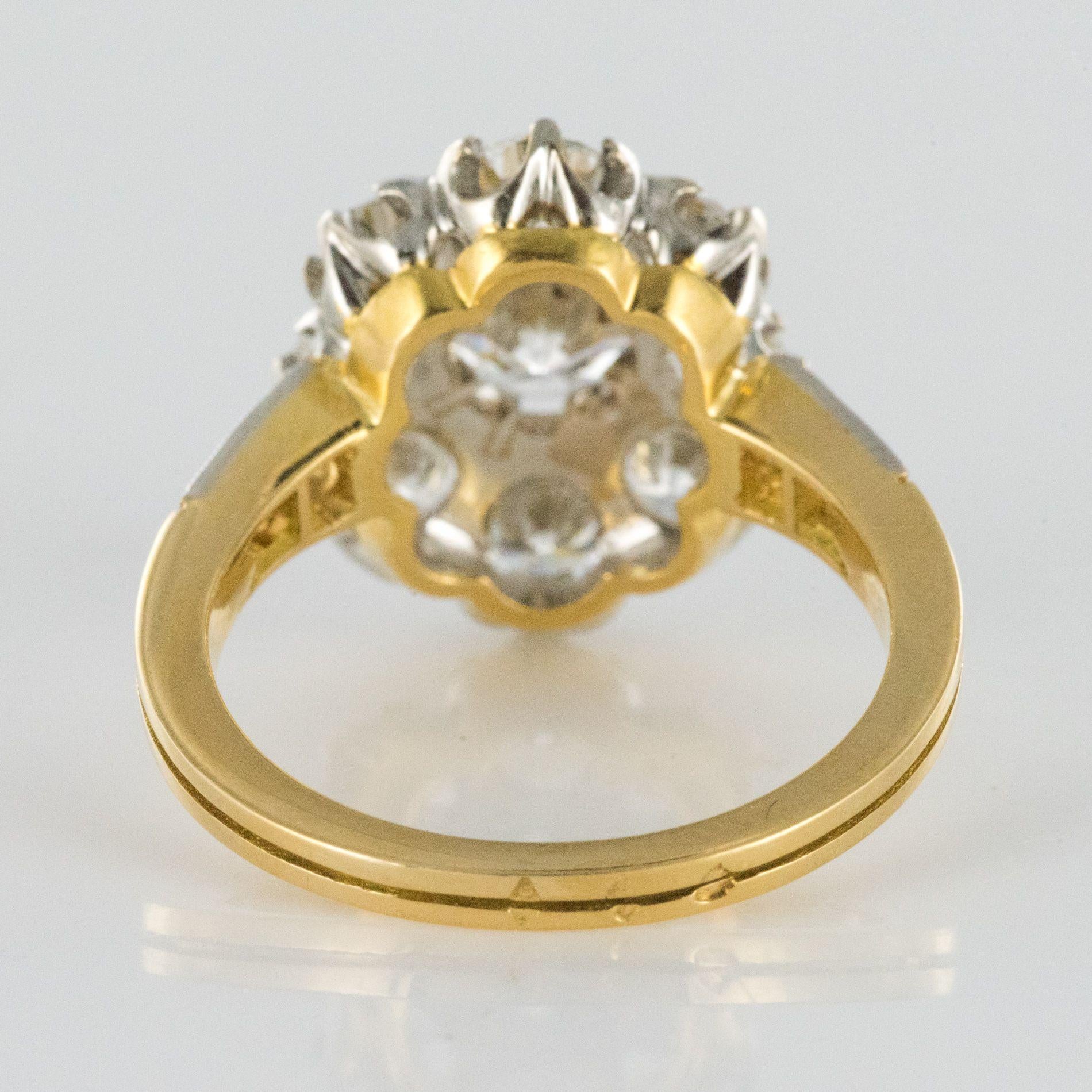 Modern 3, 18 Carats Diamonds 18 Karat Yellow Gold Platinum Daisy Ring For Sale 4