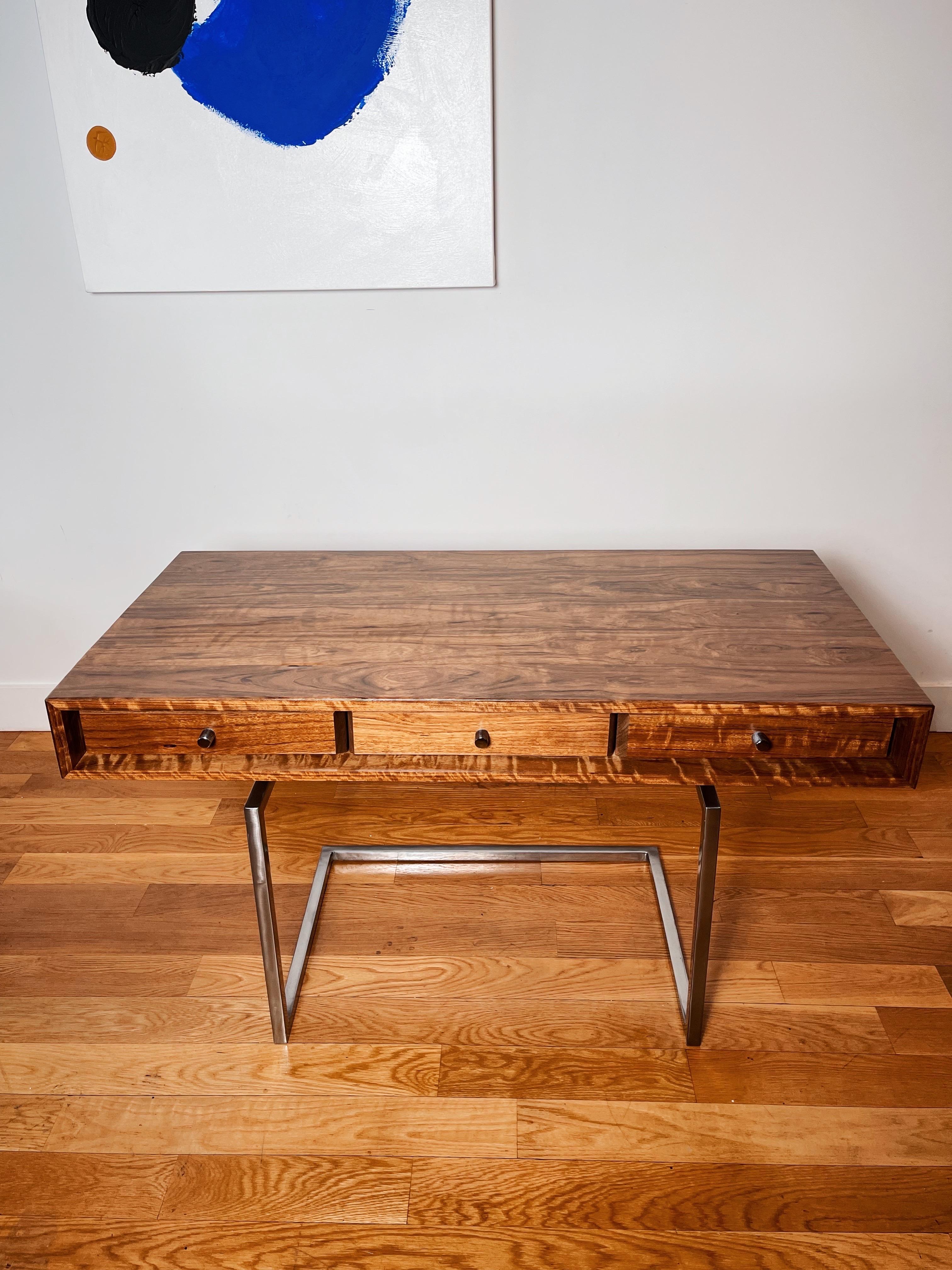 Moderner 3-Schubladen-Schreibtisch  (21. Jahrhundert und zeitgenössisch) im Angebot