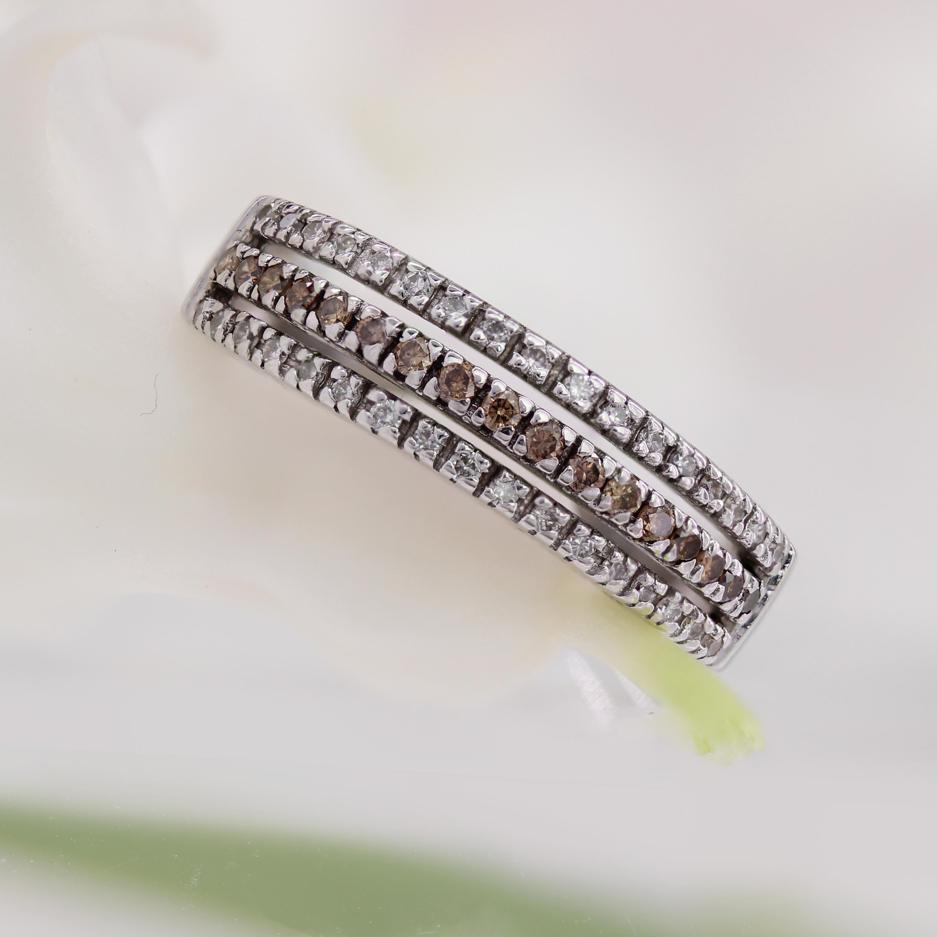 Brilliant Cut Modern 3 Rows Diamonds 18 Karat White Gold Band Ring For Sale