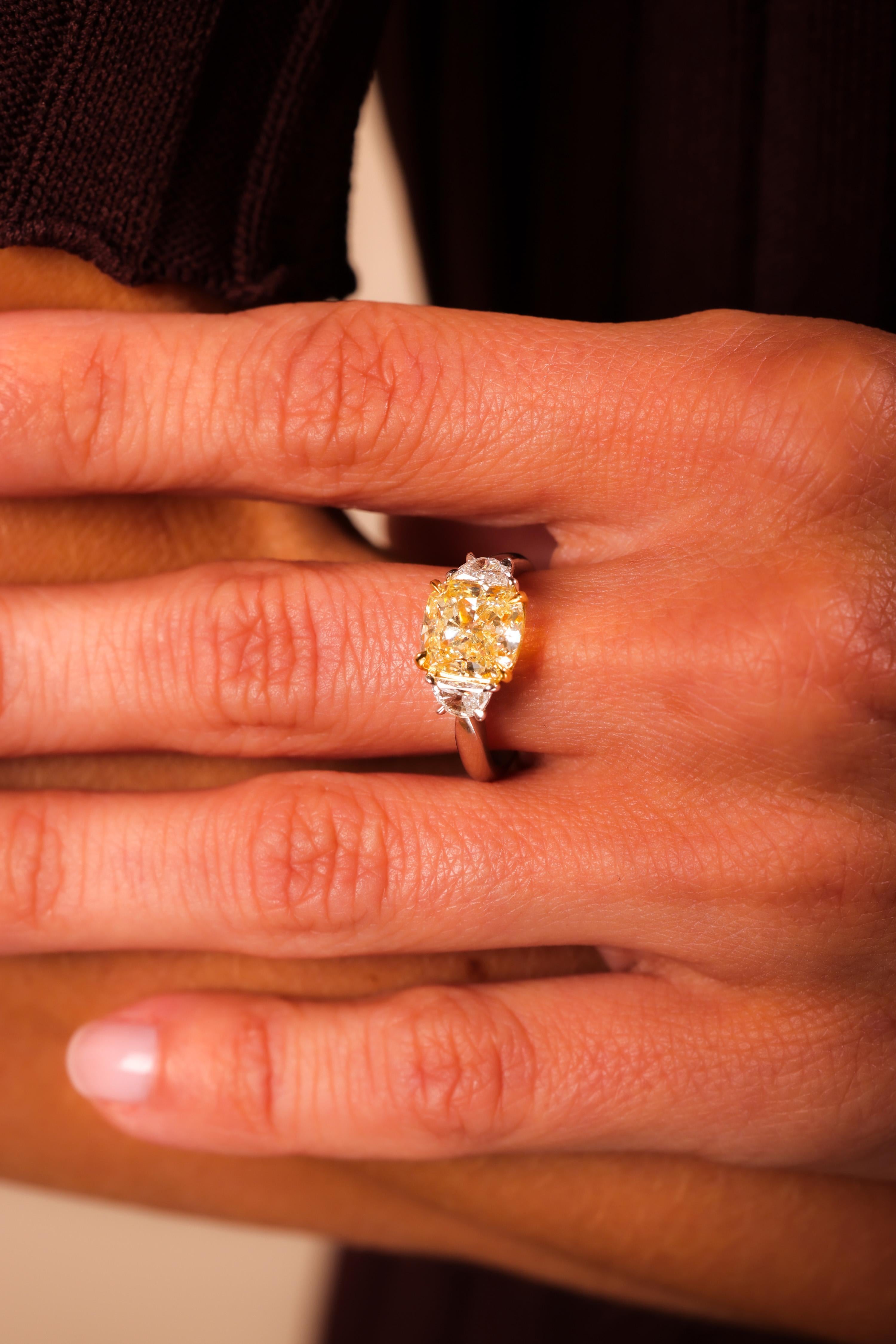 Modern 3.08 Carat EGL Fancy Yellow Diamond Platinum Three Stone Ring In Excellent Condition In Beverly Hills, CA