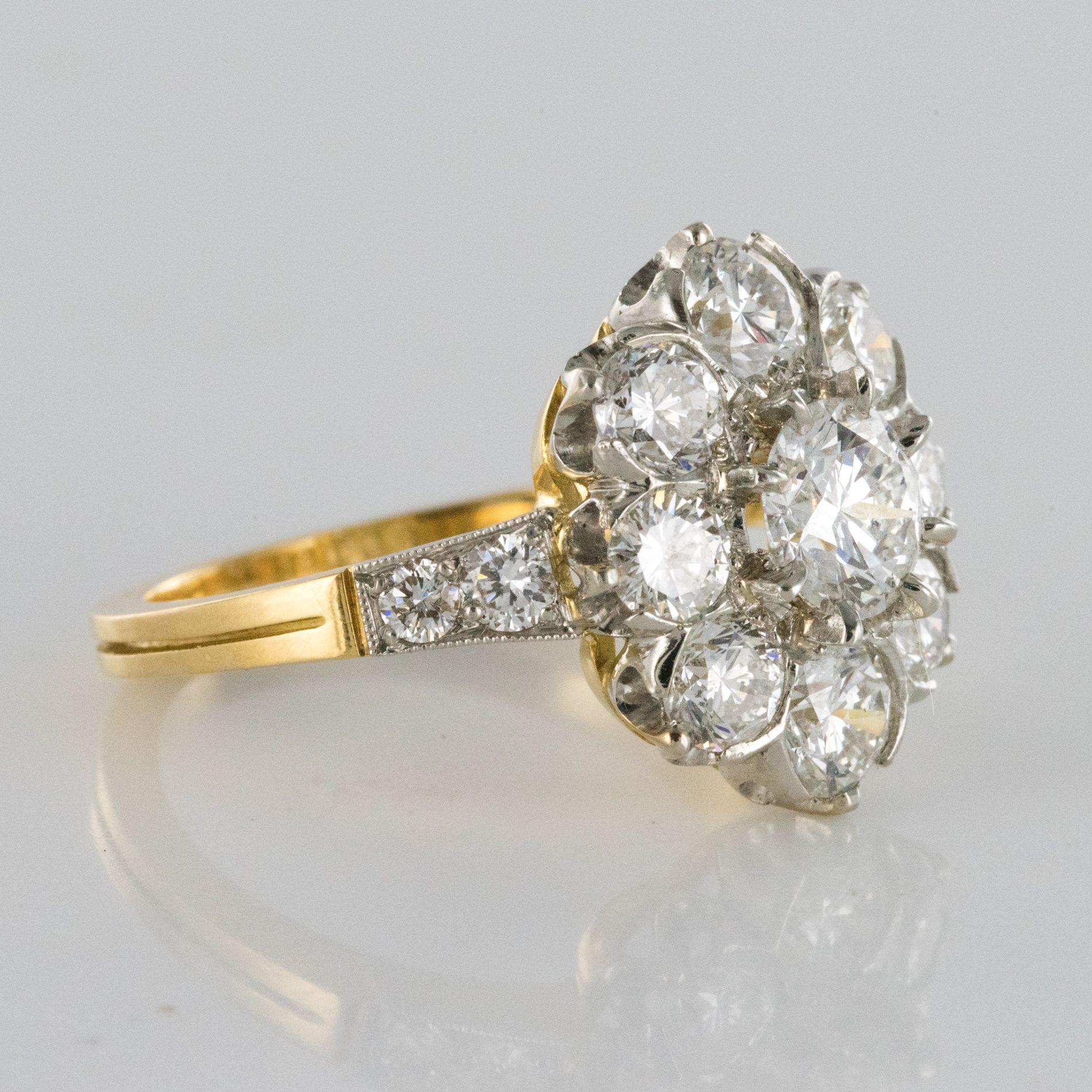Modern 3, 18 Carats Diamonds 18 Karat Yellow Gold Platinum Daisy Ring For Sale 3