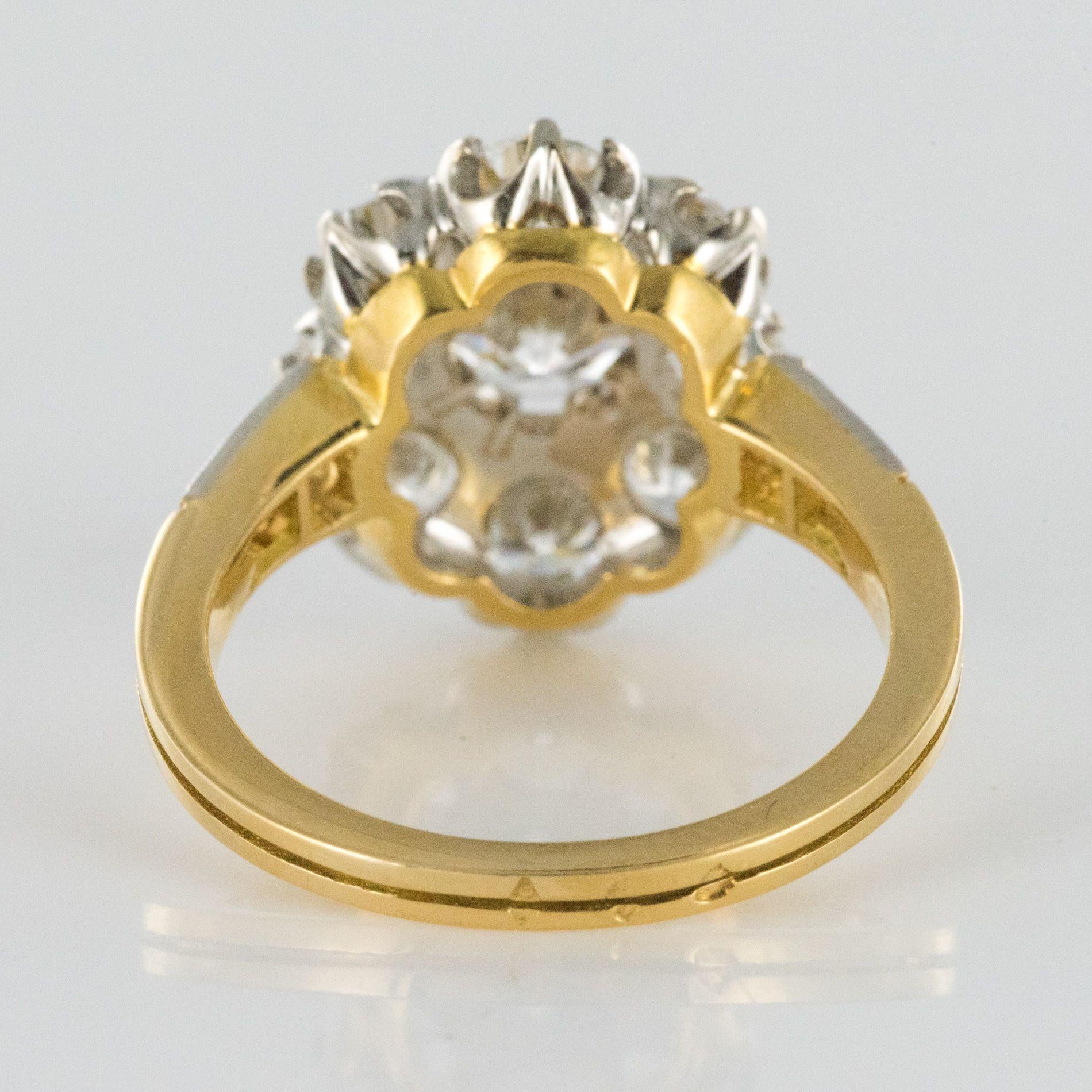 Modern 3, 18 Carats Diamonds 18 Karat Yellow Gold Platinum Daisy Ring For Sale 1