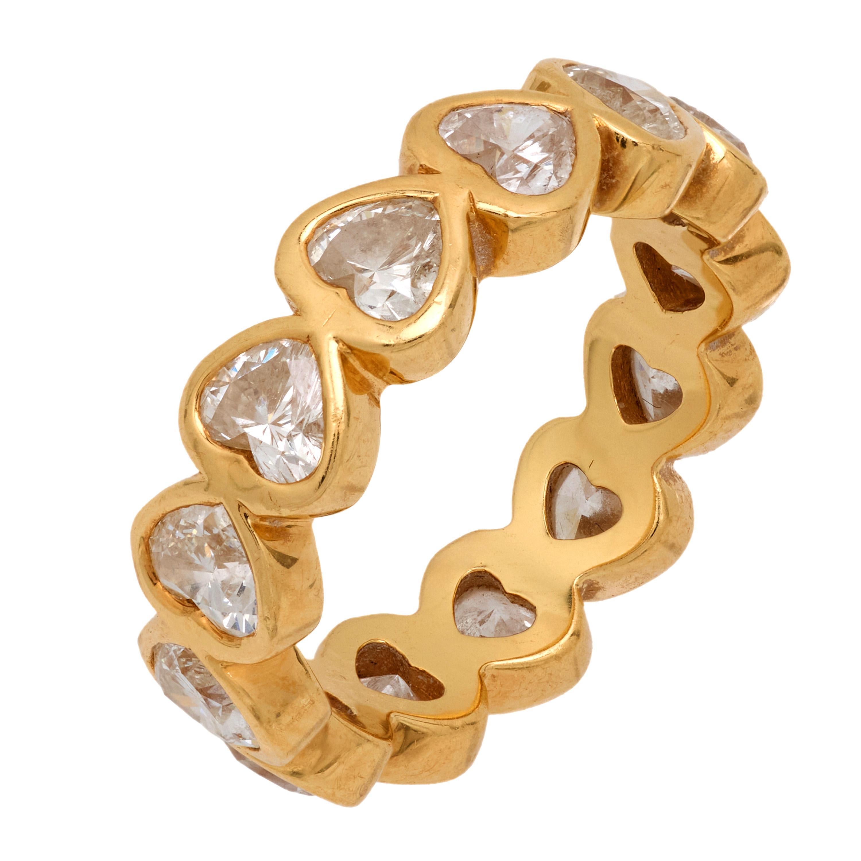 Moderno Moderna fascia per l'eternità in oro giallo 18k con diamante dal peso totale di 3,30 carati in vendita