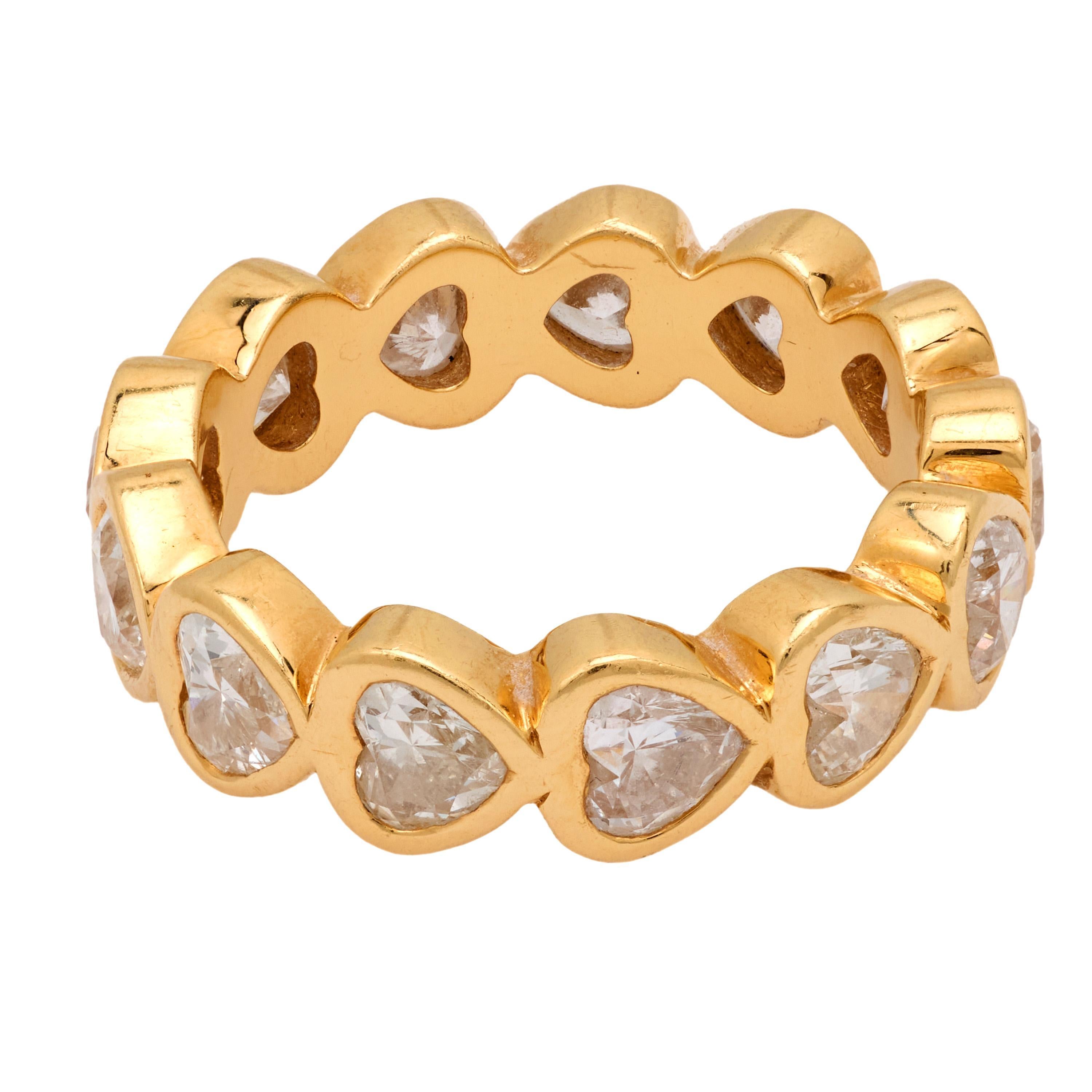 Moderna fascia per l'eternità in oro giallo 18k con diamante dal peso totale di 3,30 carati In condizioni buone in vendita a Beverly Hills, CA