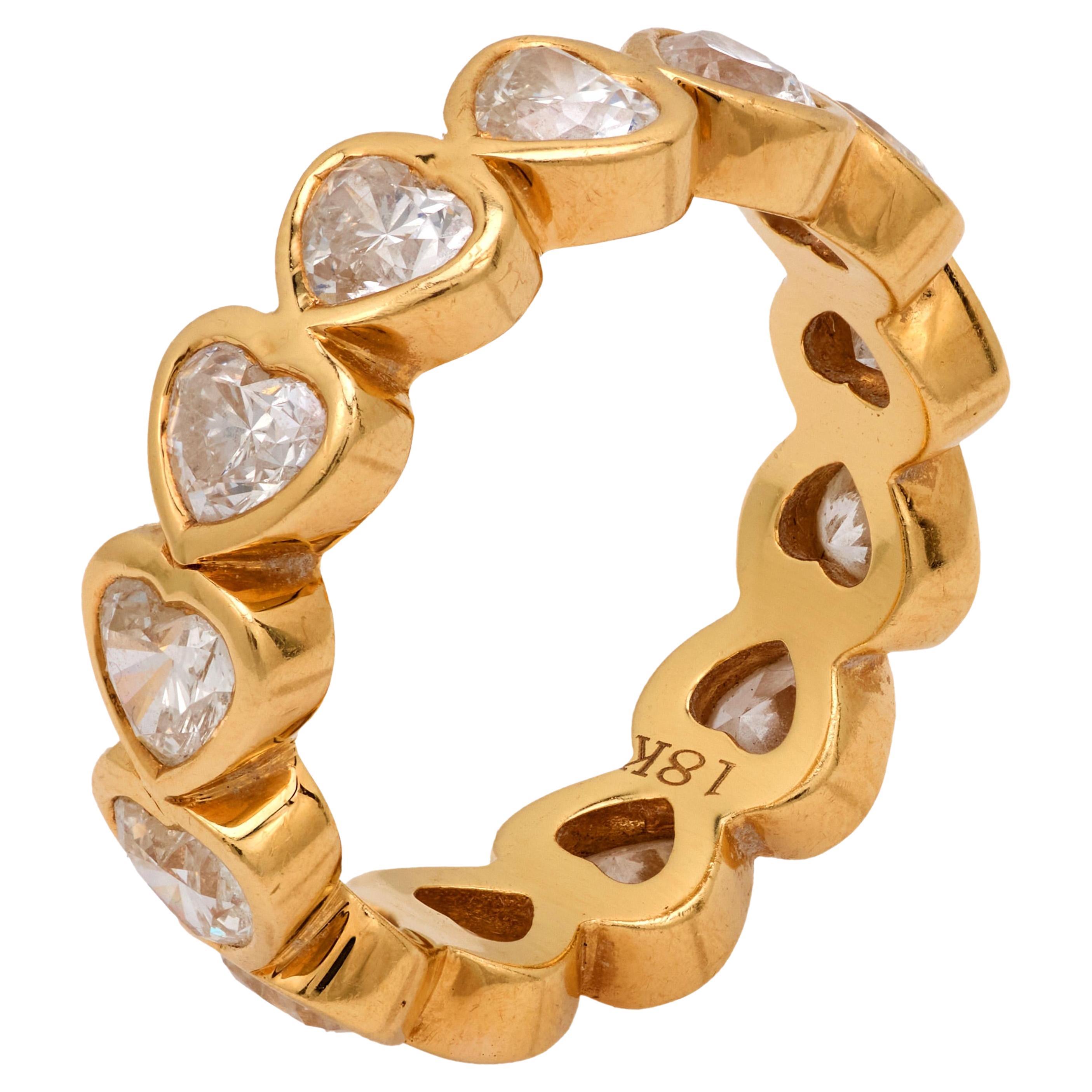 Moderna fascia per l'eternità in oro giallo 18k con diamante dal peso totale di 3,30 carati