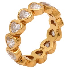 Moderna fascia per l'eternità in oro giallo 18k con diamante dal peso totale di 3,30 carati