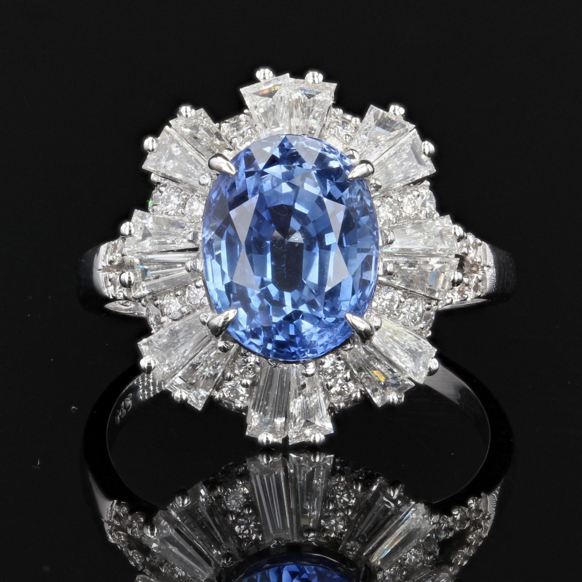 Oval Cut Modern 3.70 Carats Sapphire Diamonds 18 Karat White Gold Cluster Ring