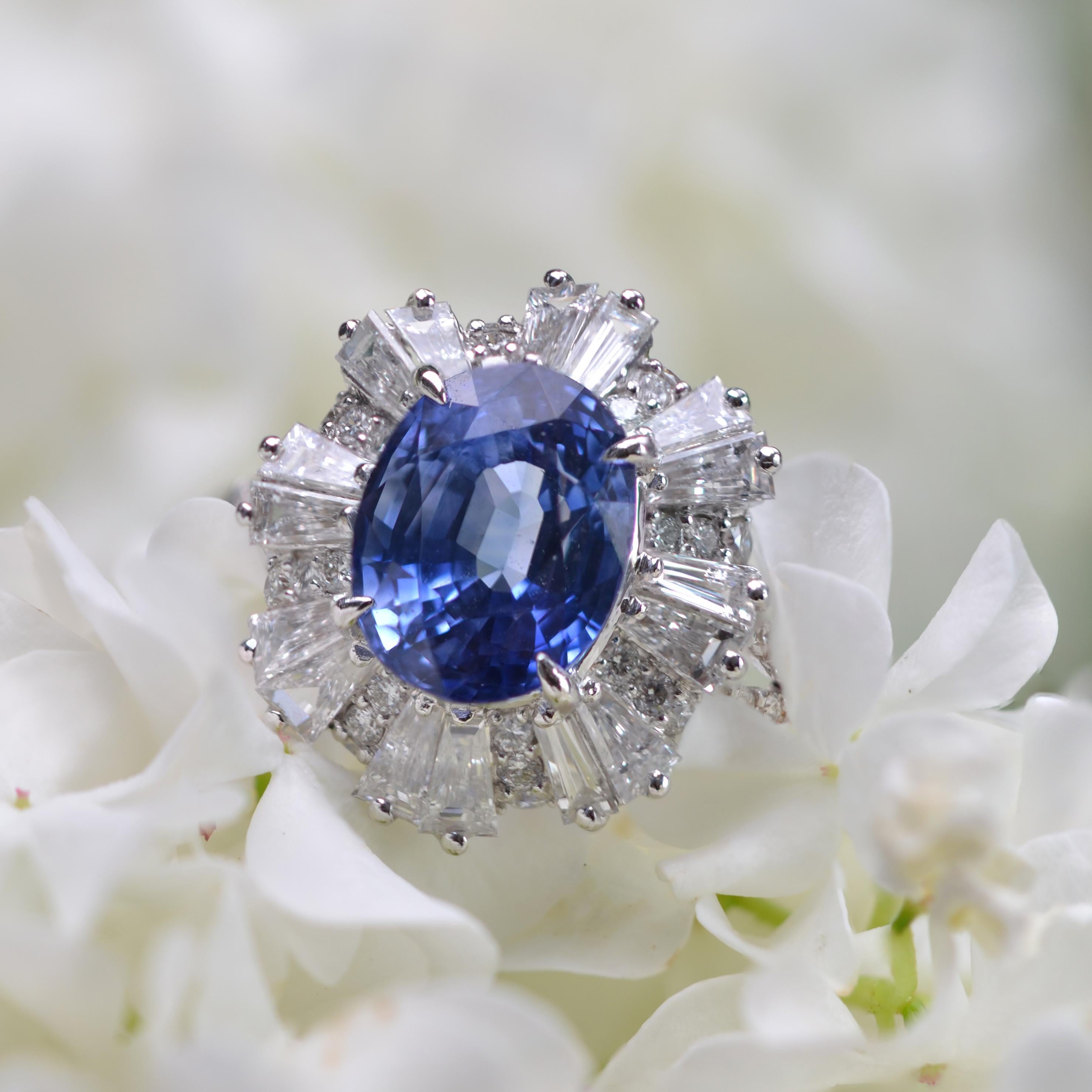 Modern 3.70 Carats Sapphire Diamonds 18 Karat White Gold Cluster Ring In New Condition In Poitiers, FR