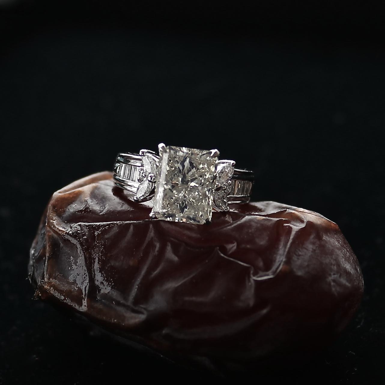 Modern 3.89 Carat Radiant Cut Diamond Platinum Engagement Ring 2