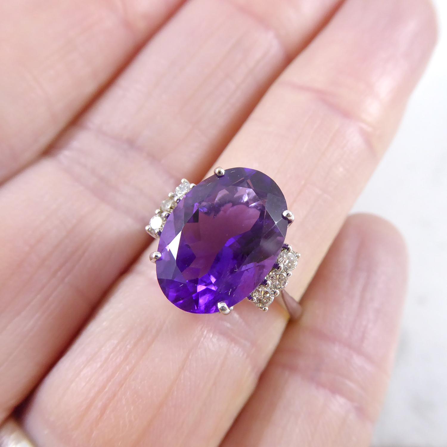 Oval Cut 4.13 Carat Amethyst and Diamond Dress Ring, 14 Carat Gold, Modern Pre-owned