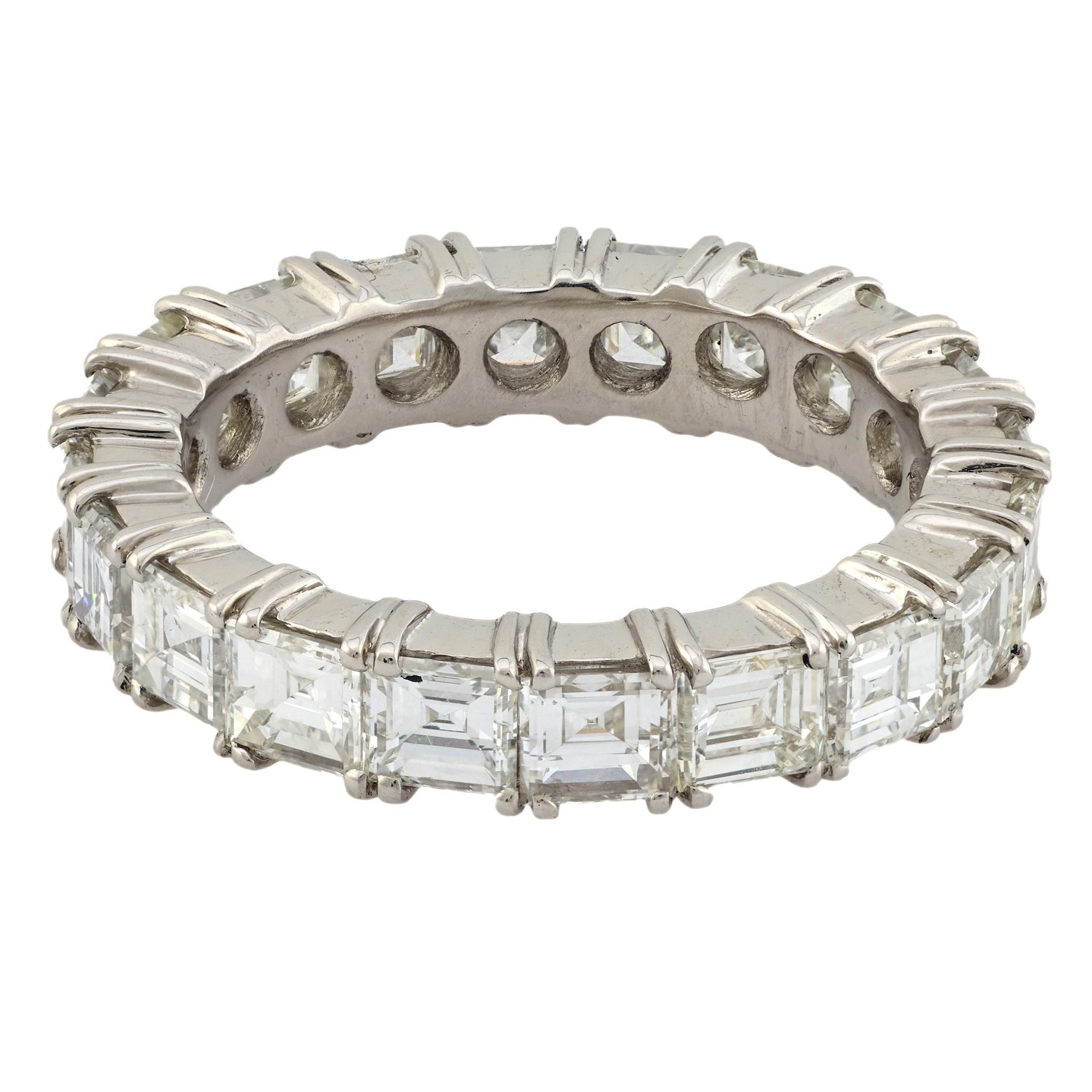 Moderner 4.46 Karat Gesamtgewicht Diamant Platin Ewigkeitsring mit Diamanten im Zustand „Gut“ im Angebot in Beverly Hills, CA