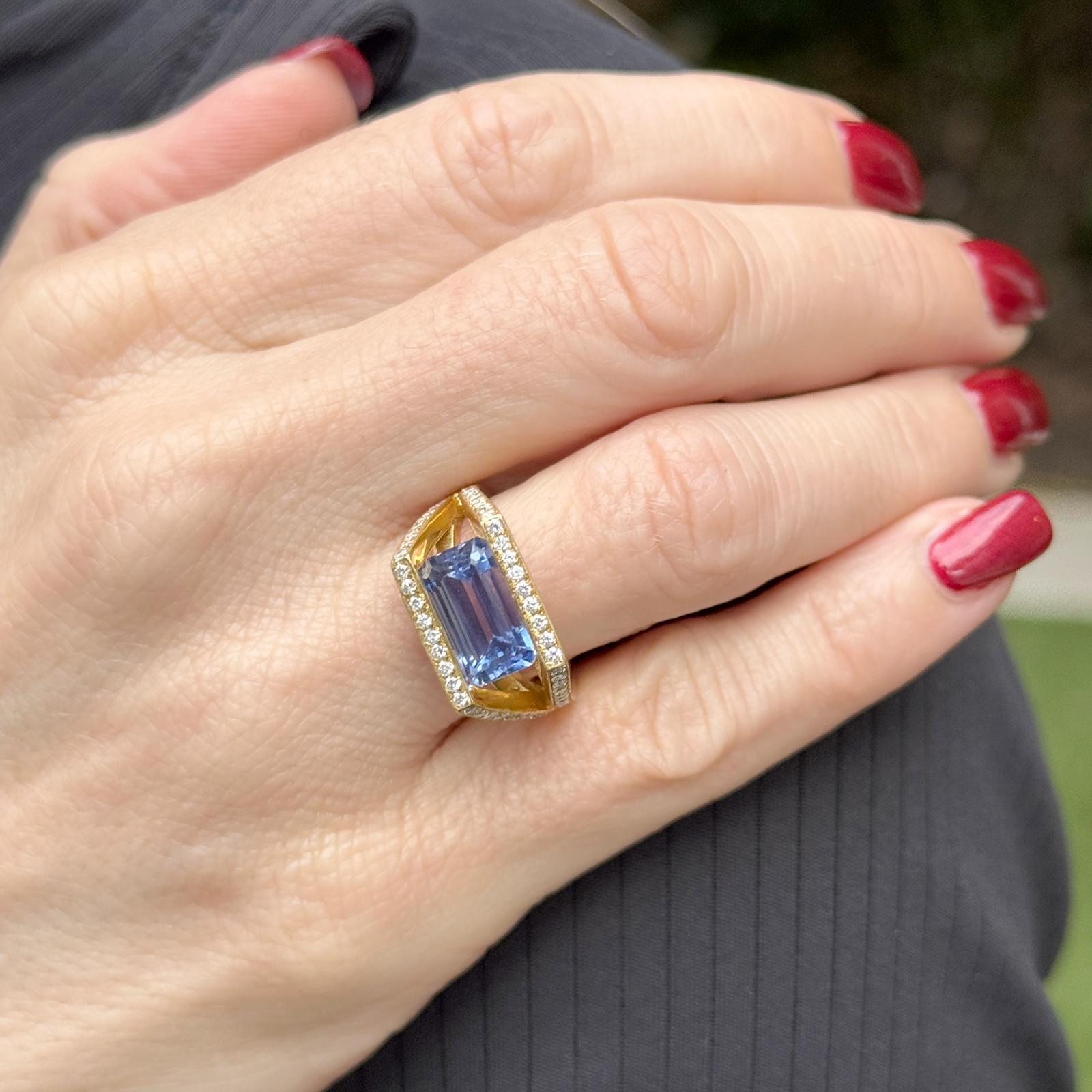 Modern 5-Carat Emerald Cut Natural Blue Sapphire Diamond 18K Yellow Gold Ring 2