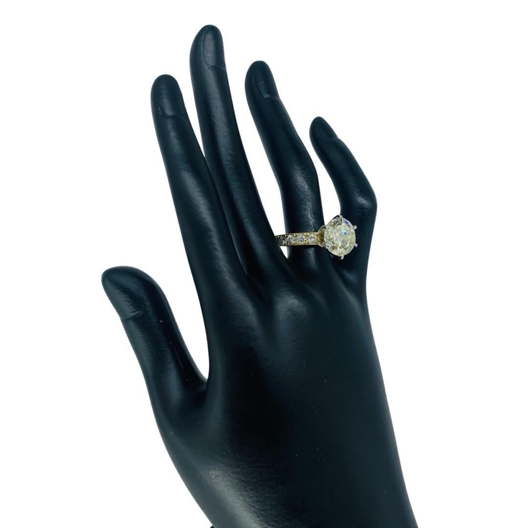 Women's or Men's Modern 5.25 Carat Center Round Diamond Engagement Ring 18k Gold For Sale