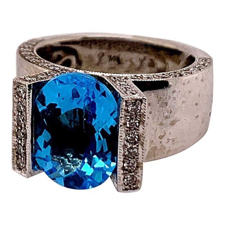 Modern 6.37 Carat Gold Natural Oval Blue Topaz & Diamond Cocktail Gemstone Ring