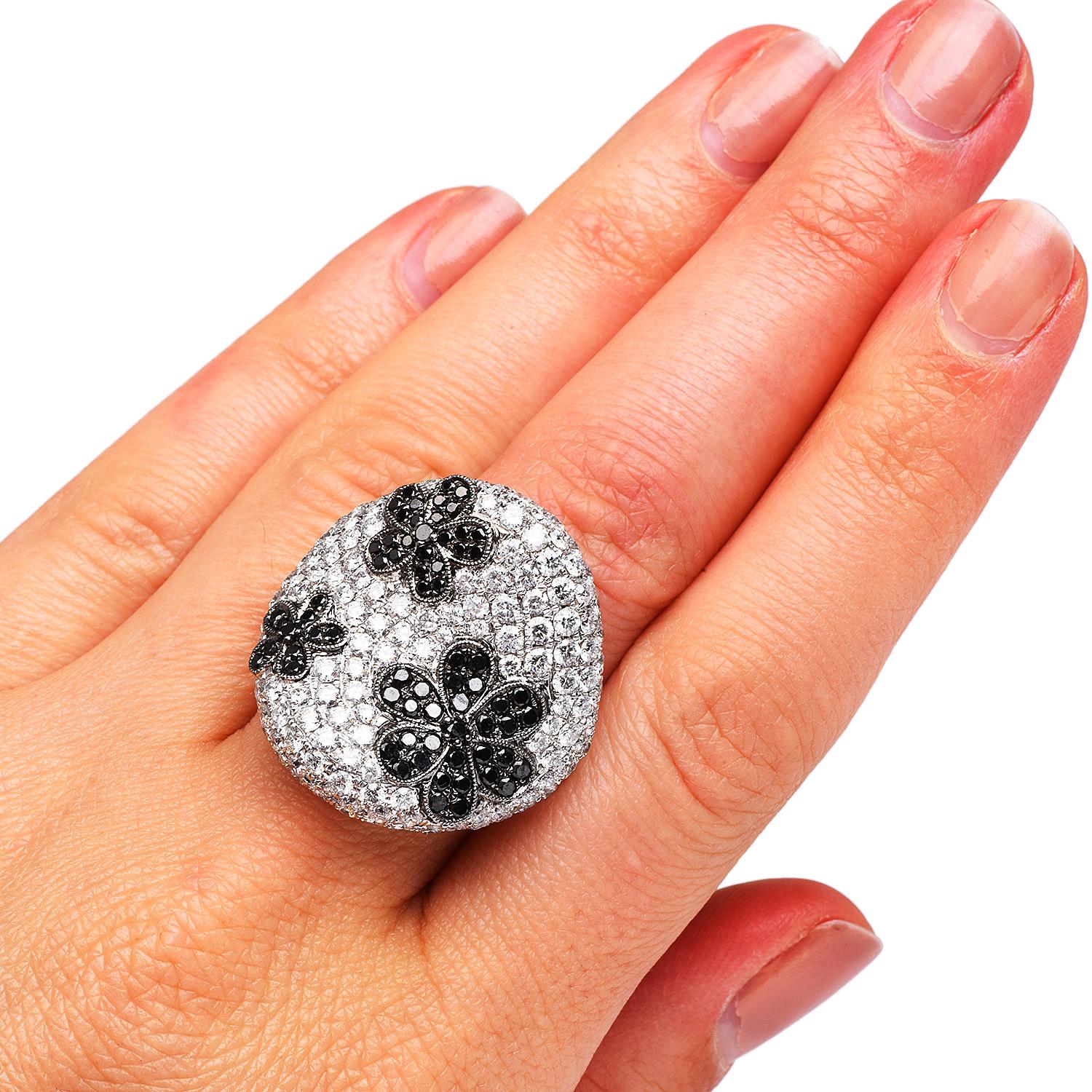 Moderner 8,20 Karat Diamant-Cocktailring mit Blumen-Cluster aus 18 Karat Weißgold (Rundschliff)