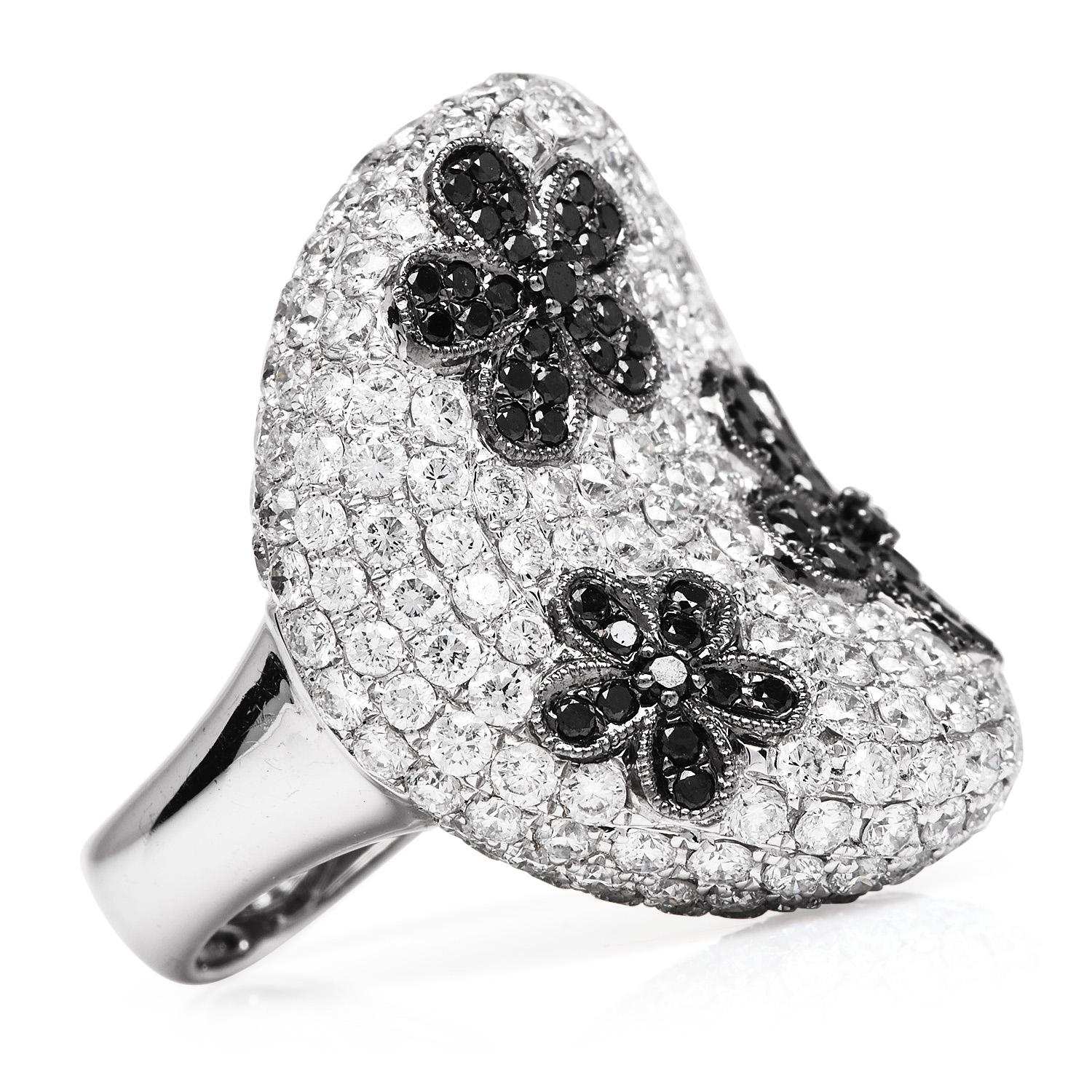 Moderner 8,20 Karat Diamant-Cocktailring mit Blumen-Cluster aus 18 Karat Weißgold für Damen oder Herren