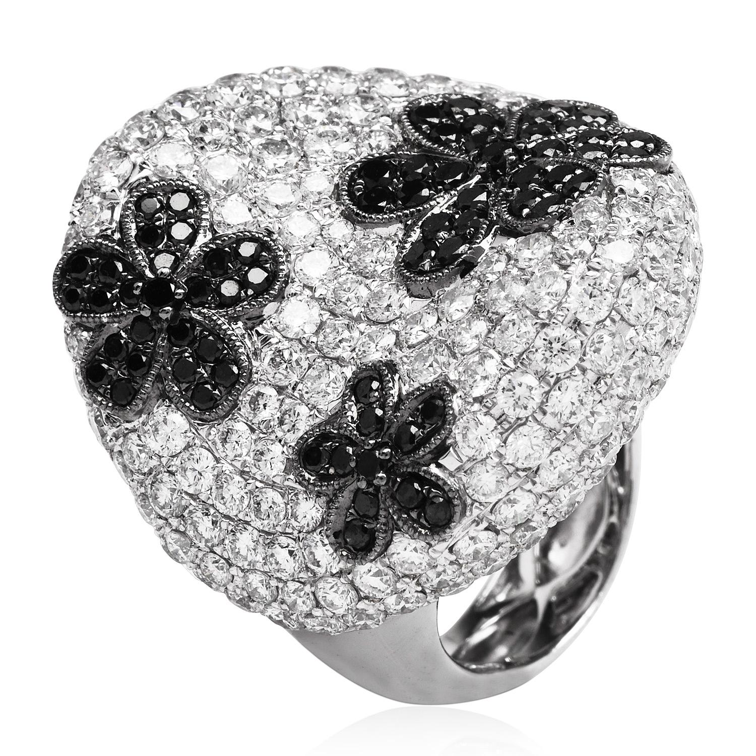 Moderner 8,20 Karat Diamant-Cocktailring mit Blumen-Cluster aus 18 Karat Weißgold 3