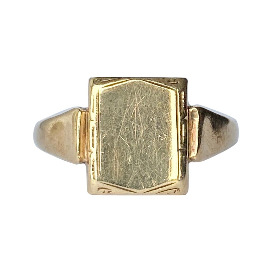 Modern 9 Carat Gold Signet Ring For Sale