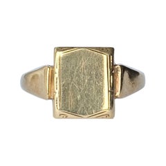 Modern 9 Carat Gold Signet Ring