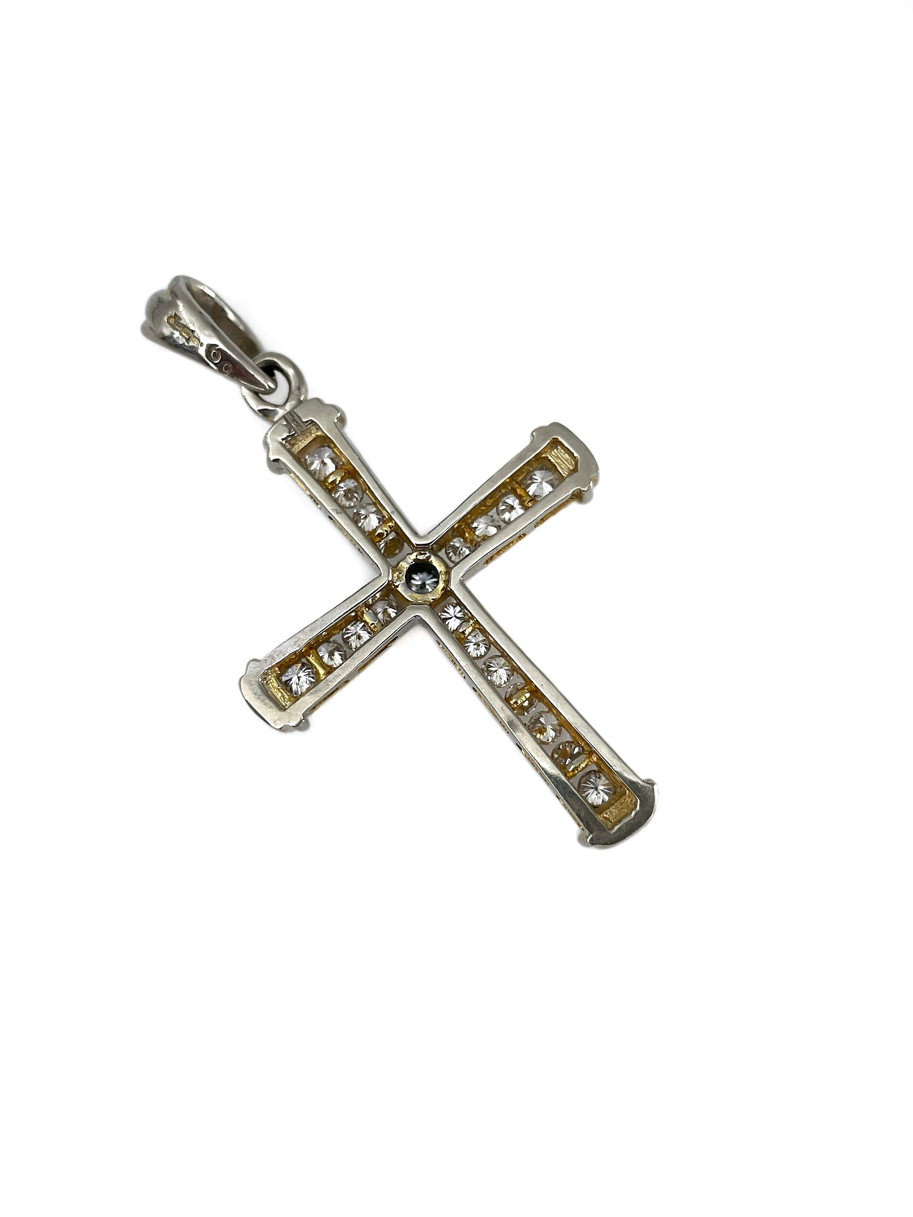 Modern 9 Karat Gold 1.00 Carat Diamond Cross Pendant In Good Condition For Sale In Vilnius, LT