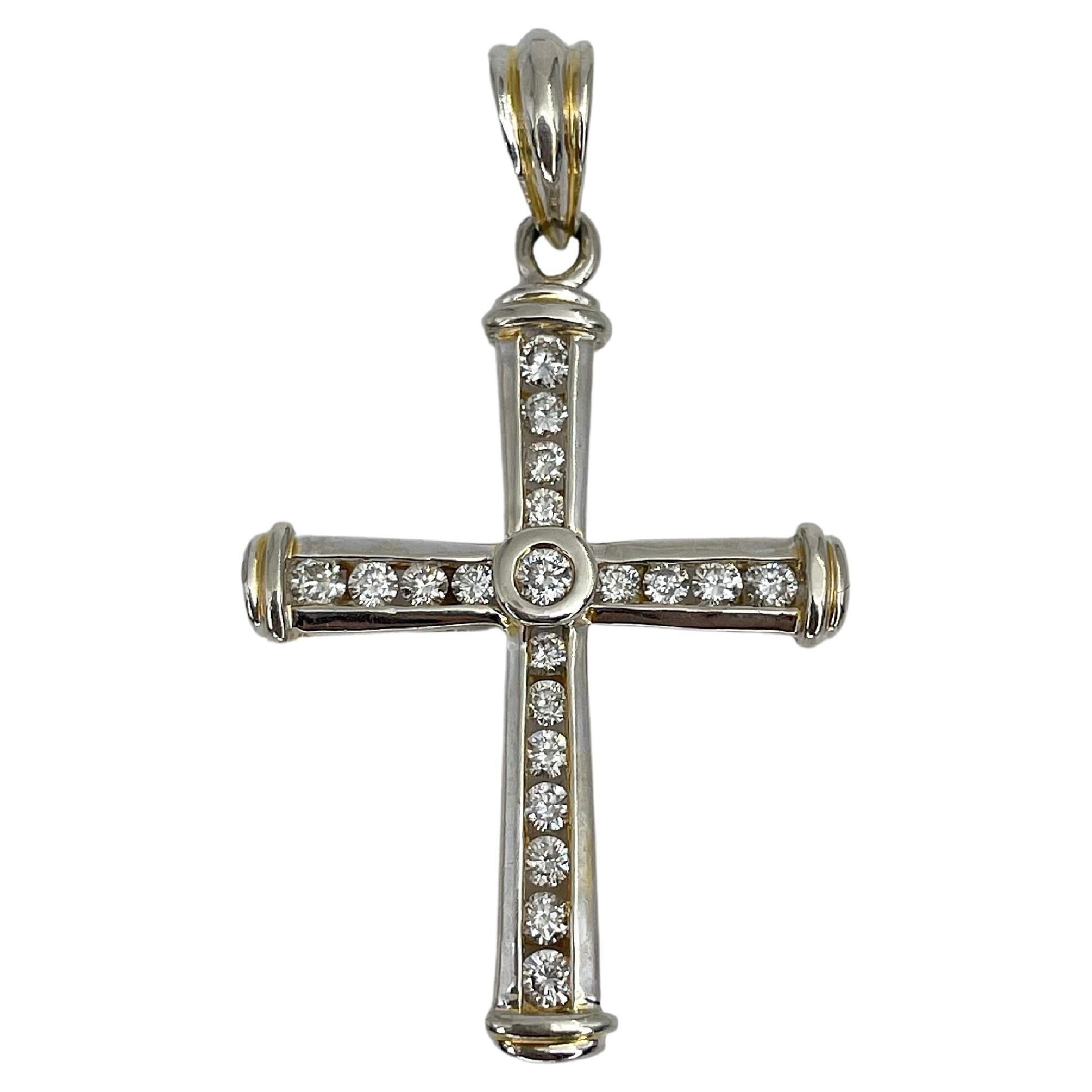 Pendentif moderne en forme de croix en or 9 carats et diamants de 1,00 carat