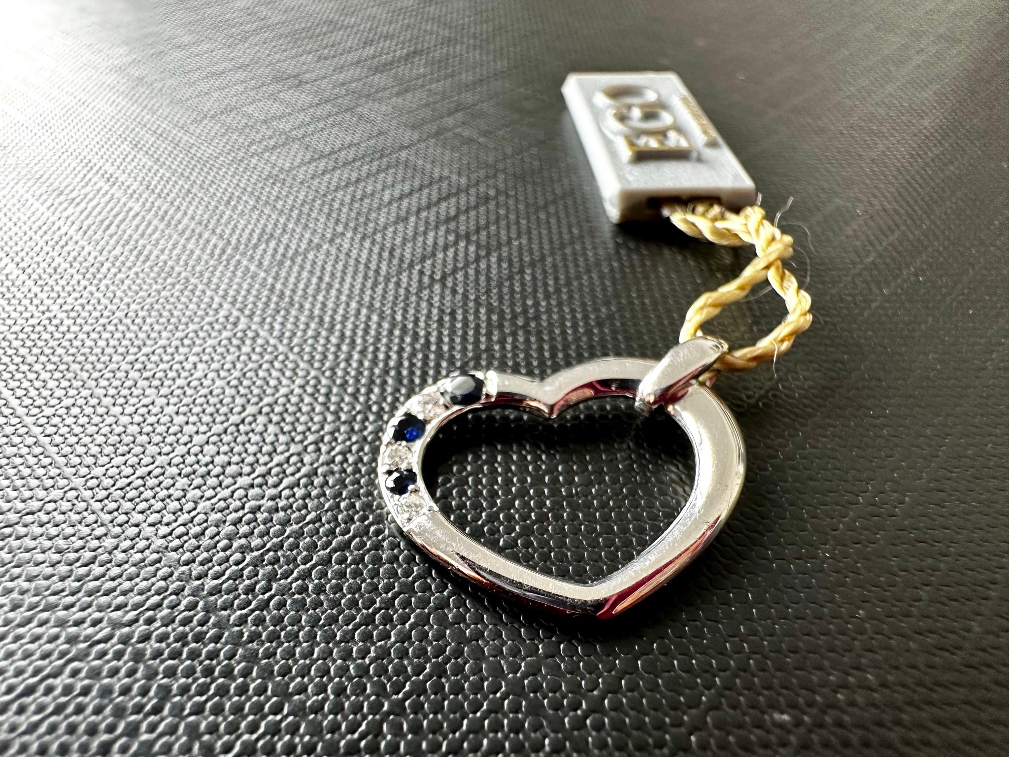 Modern 9 karat White Gold Heart with Diamonds and Sapphires For Sale 1