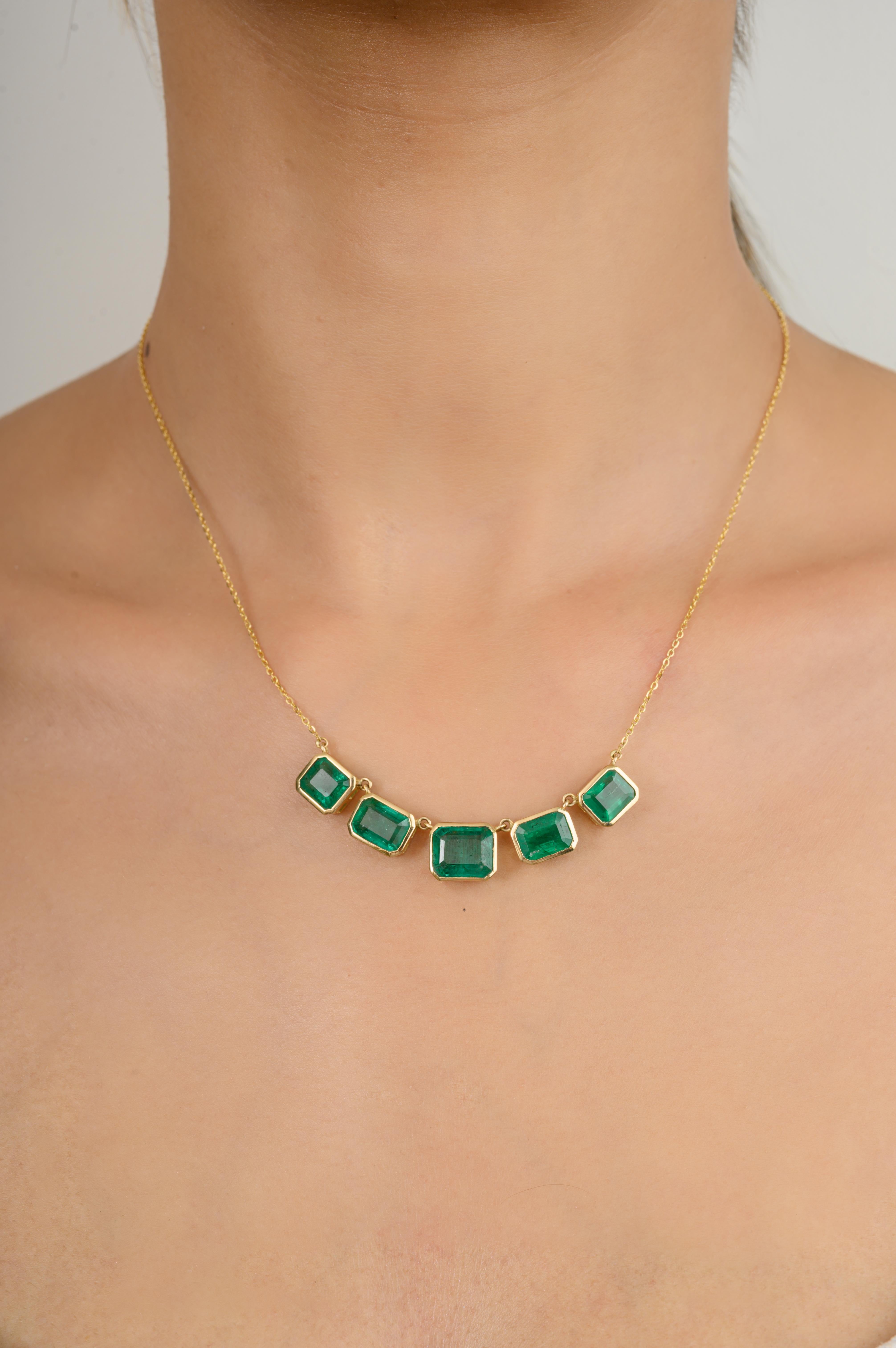 Modern 9.25 Carat Emerald Chain Necklace for Women in 18K Gold studded with octagon cut emerald of 9.25 carats. This stunning piece of jewelry instantly elevates a casual look or dressy outfit. 
Emerald enhances the intellectual capacity.
Designed